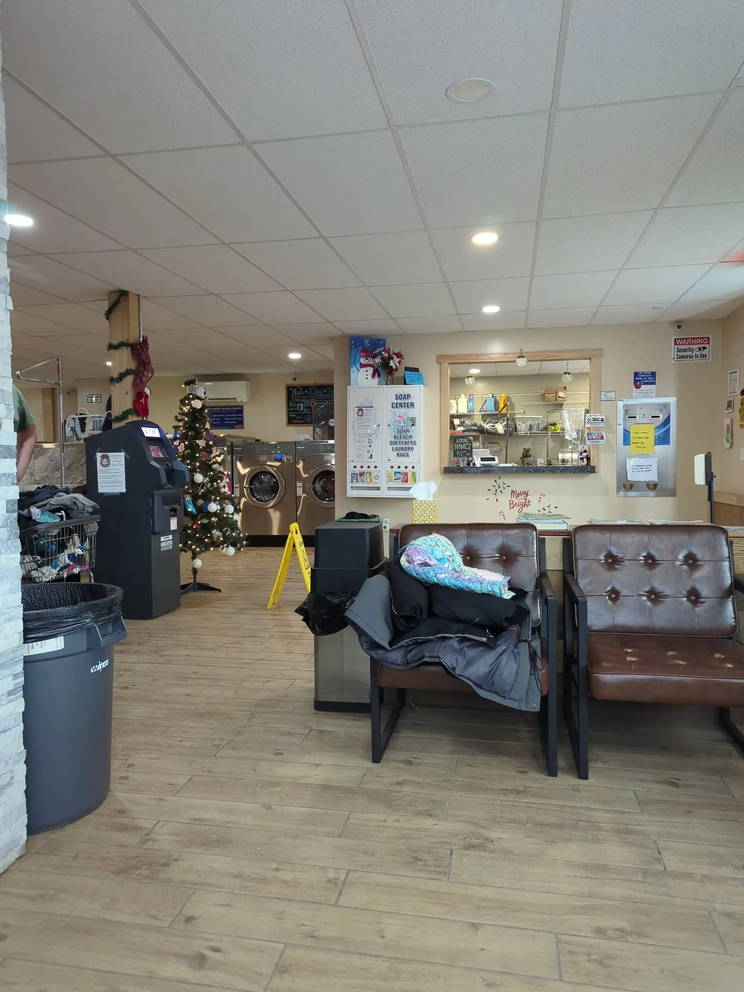 Laundry Lounge Laundromat - Image 3