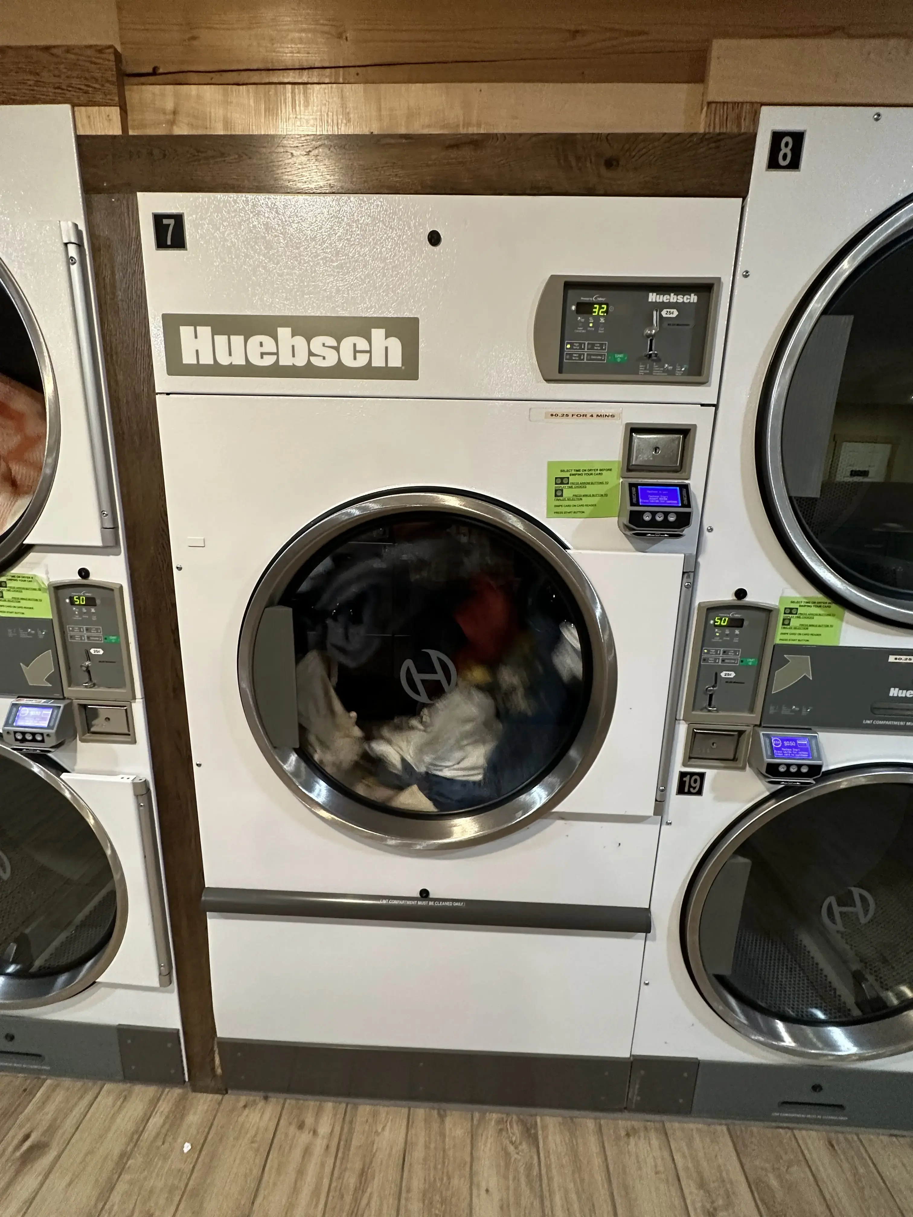 Laundry Lounge Laundromat - Image 13