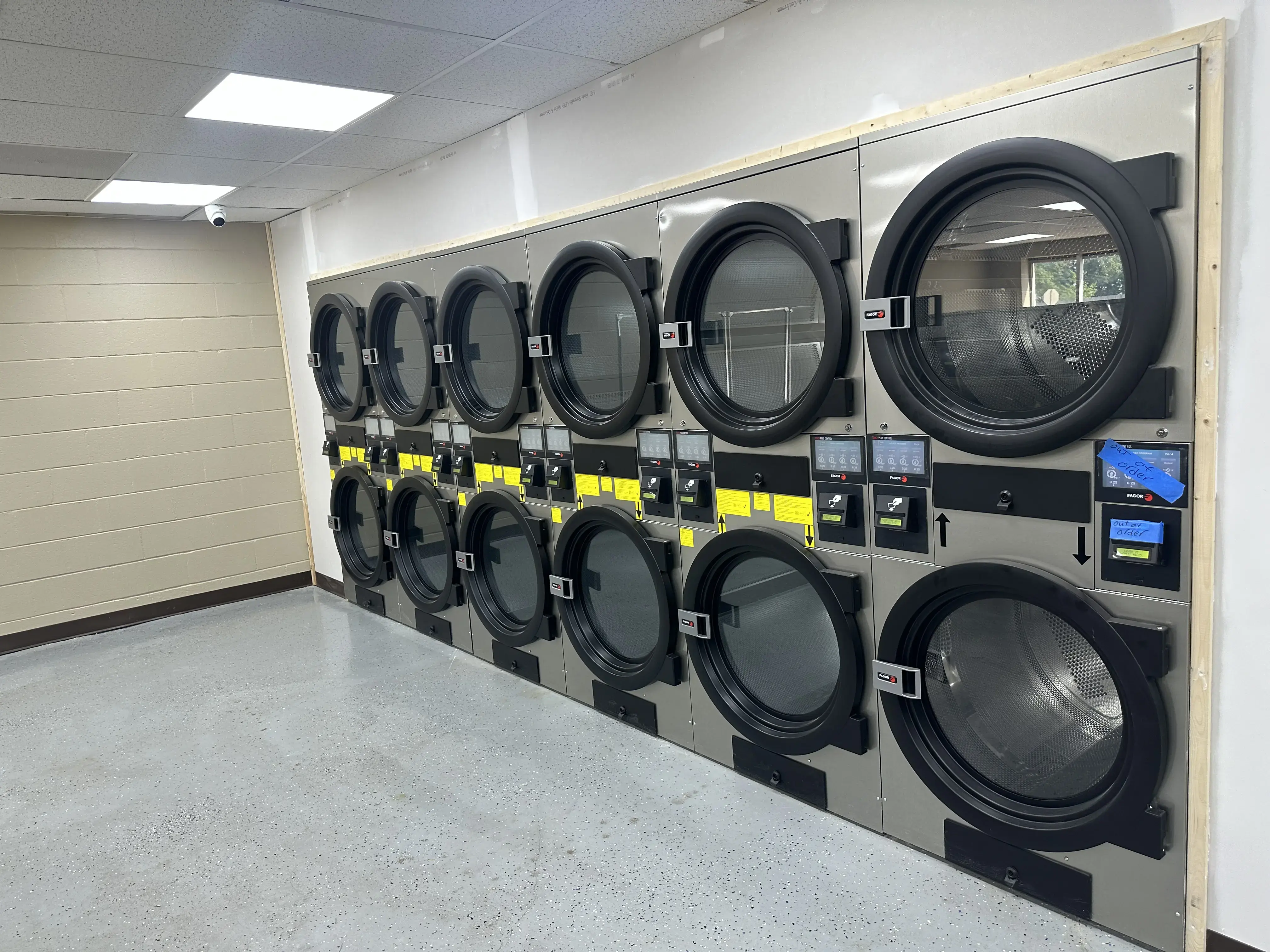 Laundry Luxe Laundromat - Image 3