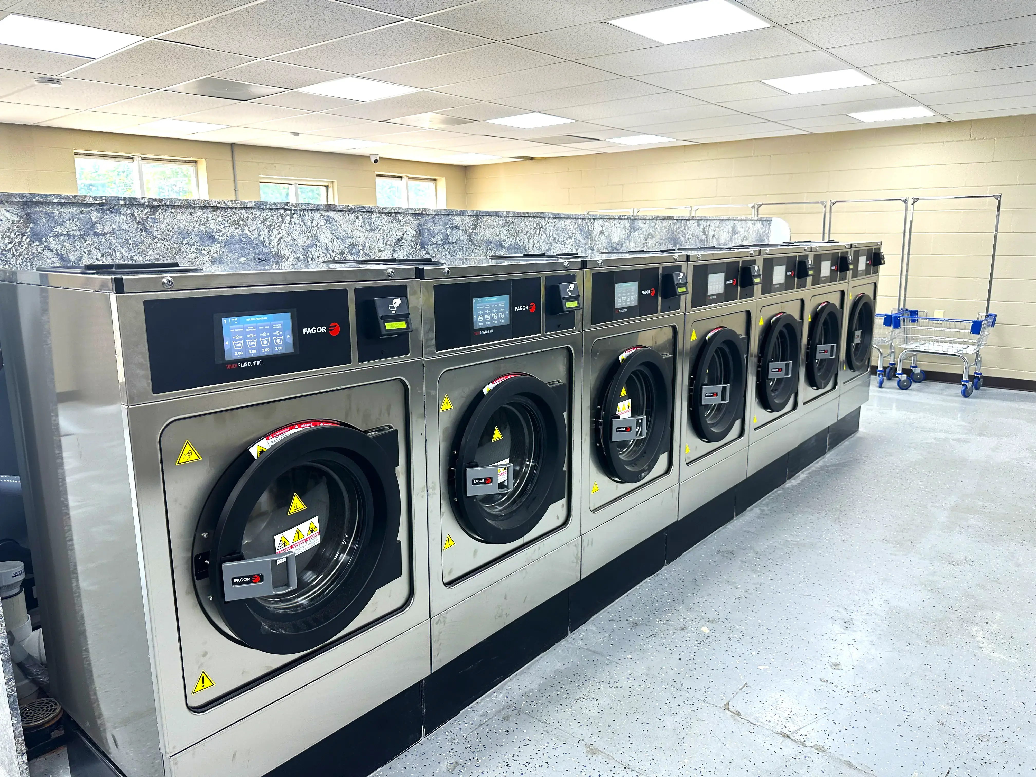 Laundry Luxe Laundromat thumbnail 2