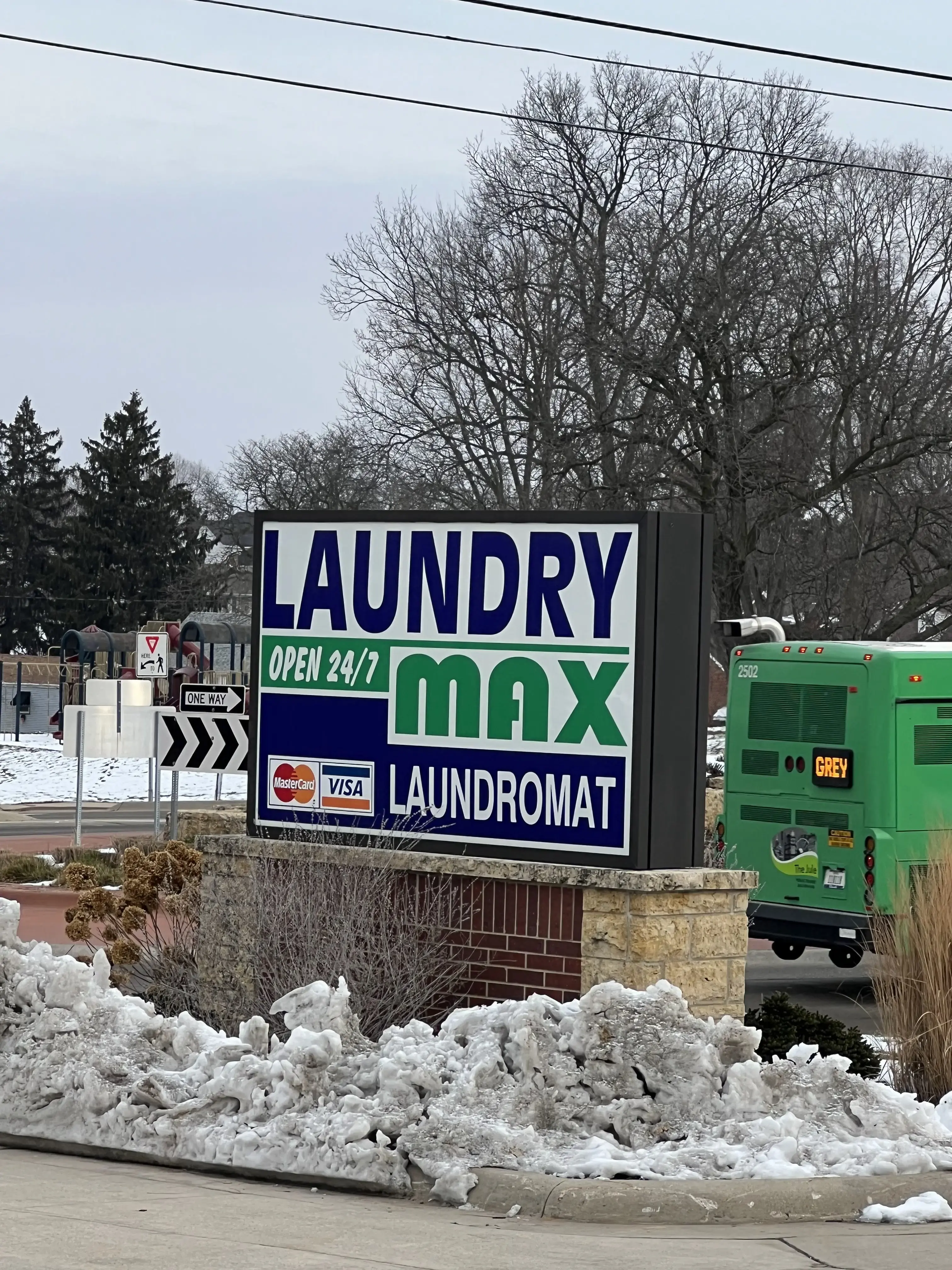 Laundry Max 24 Hour laundromat thumbnail 10