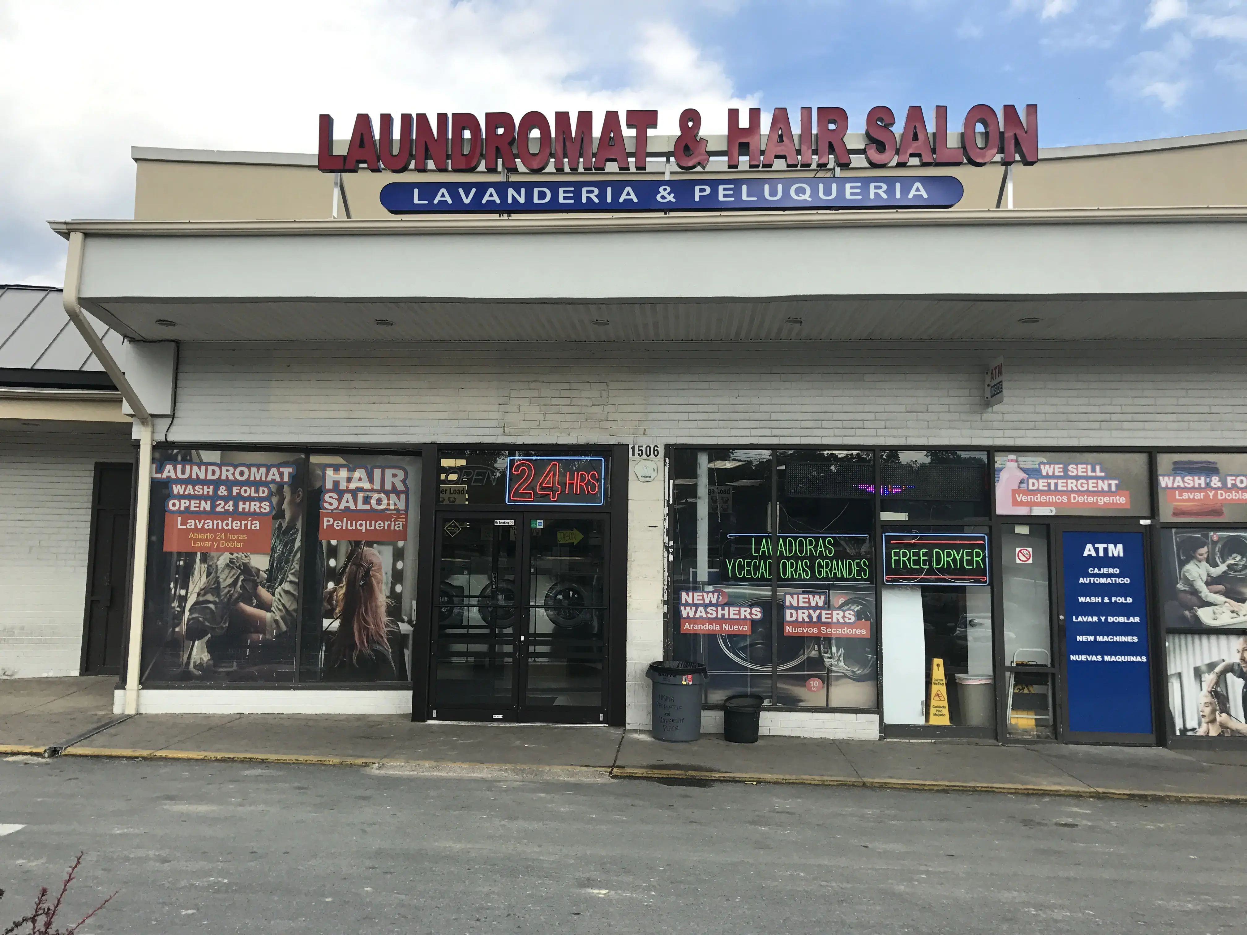 Laundry Mom / Latino Laundromat location