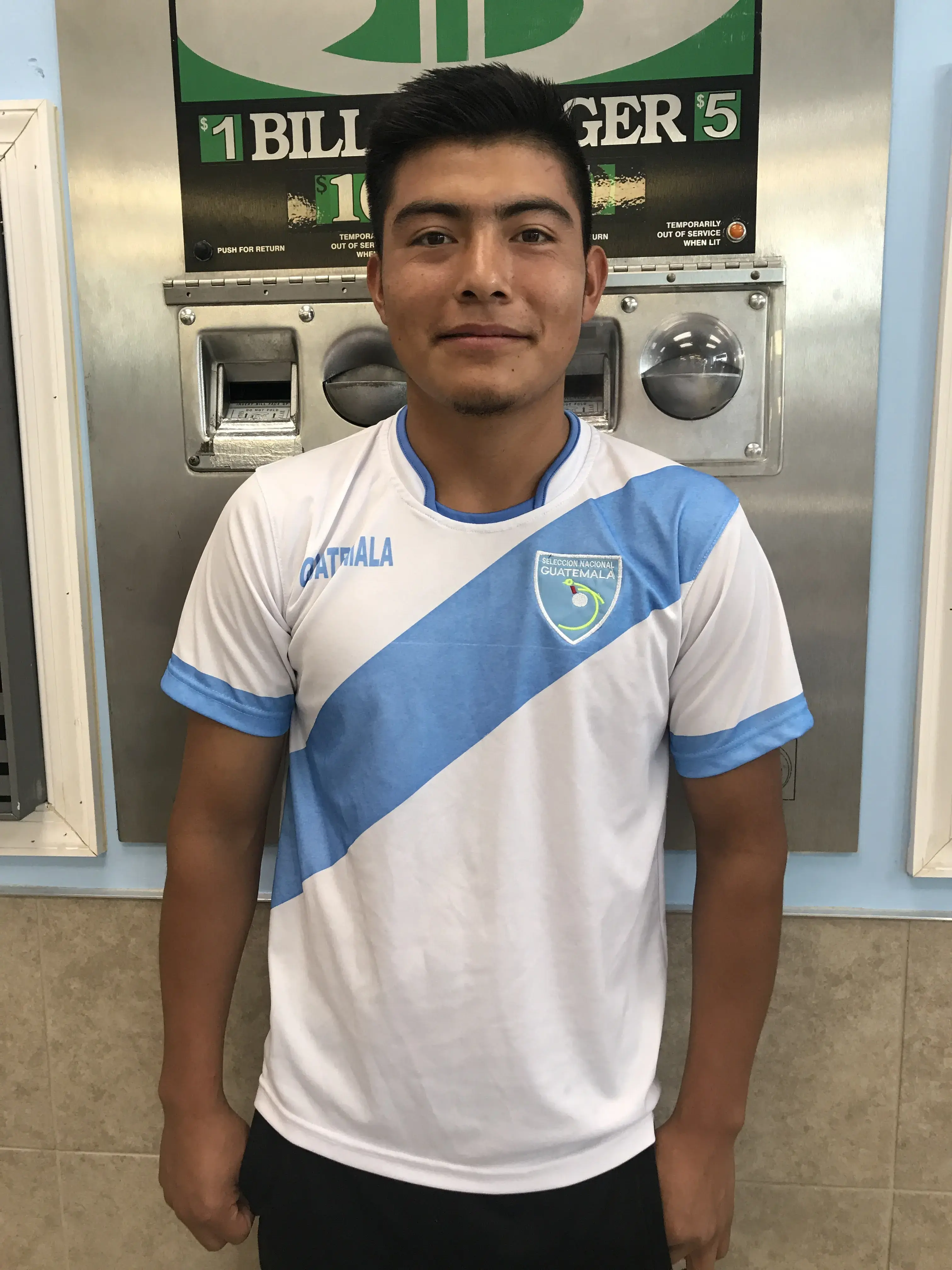 Laundry Mom / Latino Laundromat thumbnail 10