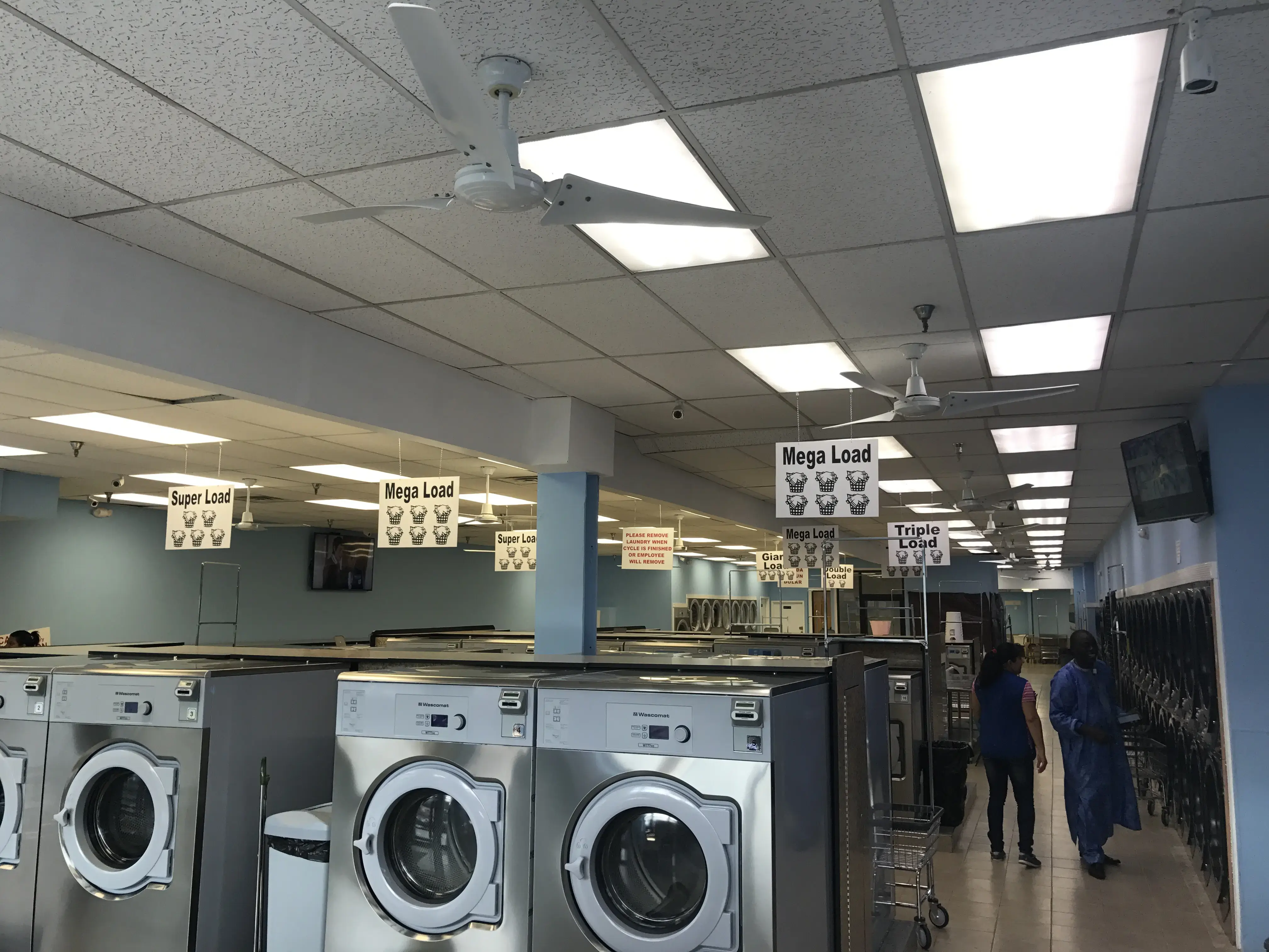 Laundry Mom / Latino Laundromat thumbnail 2