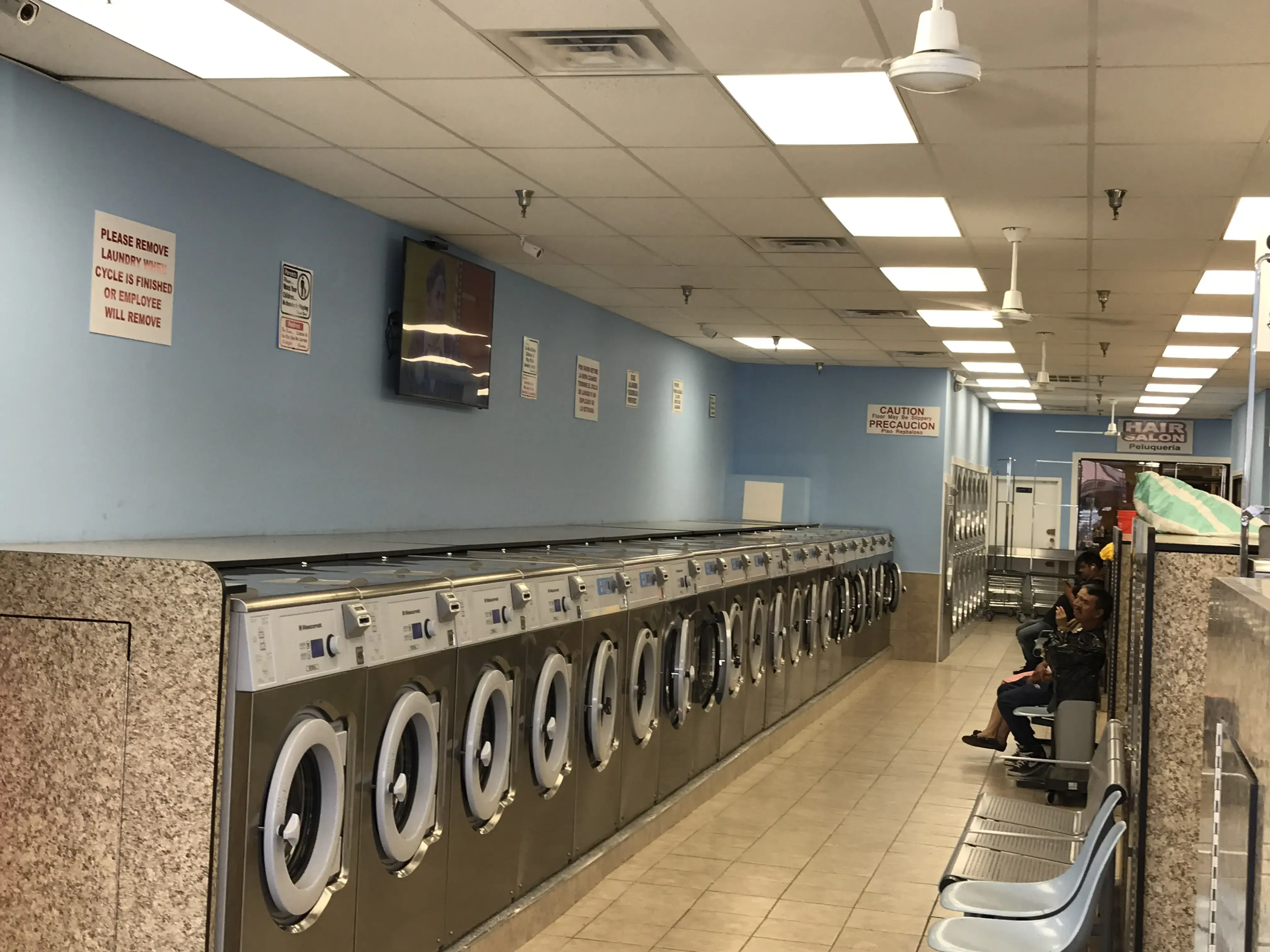 Laundry Mom / Latino Laundromat thumbnail 11