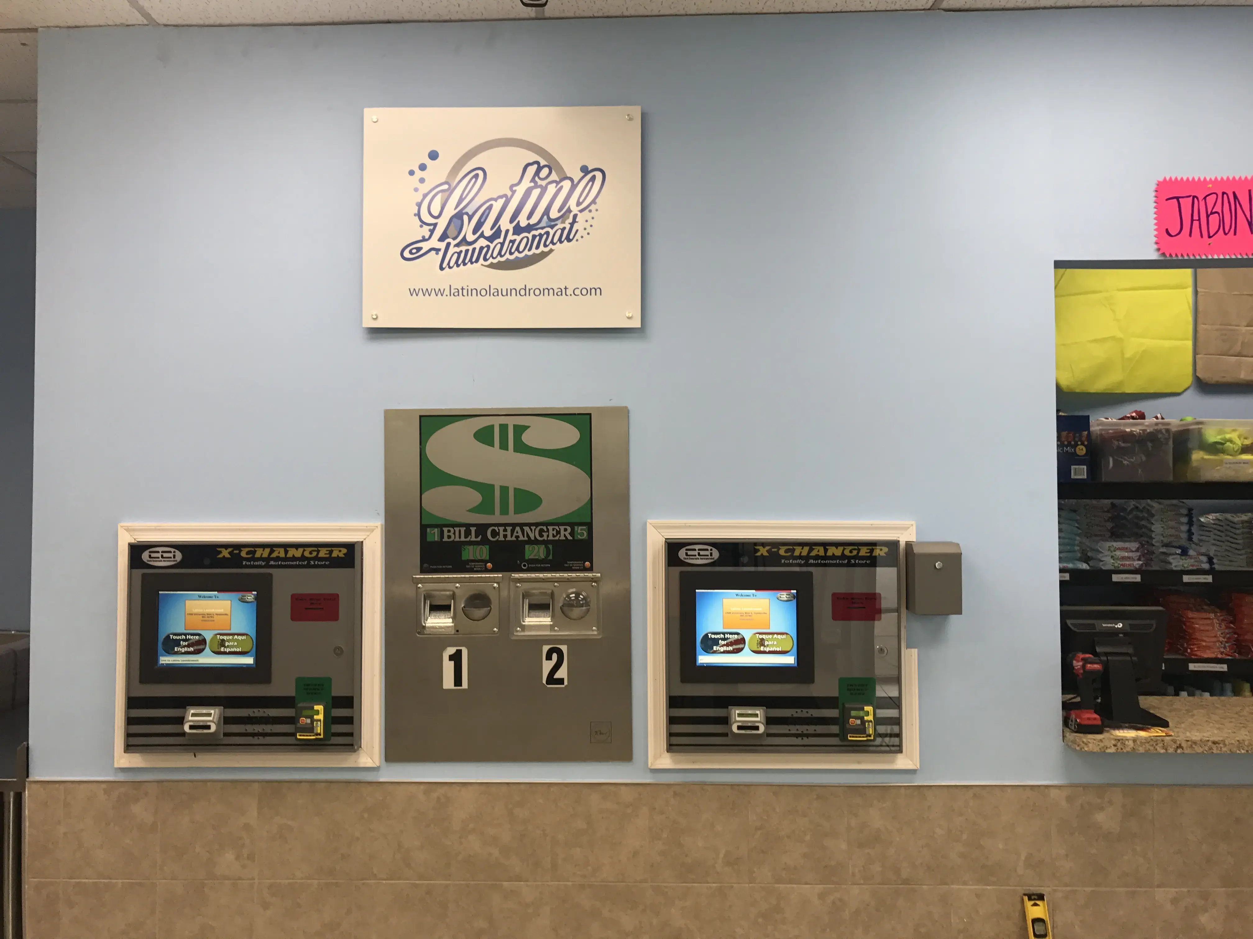 Laundry Mom / Latino Laundromat thumbnail 4