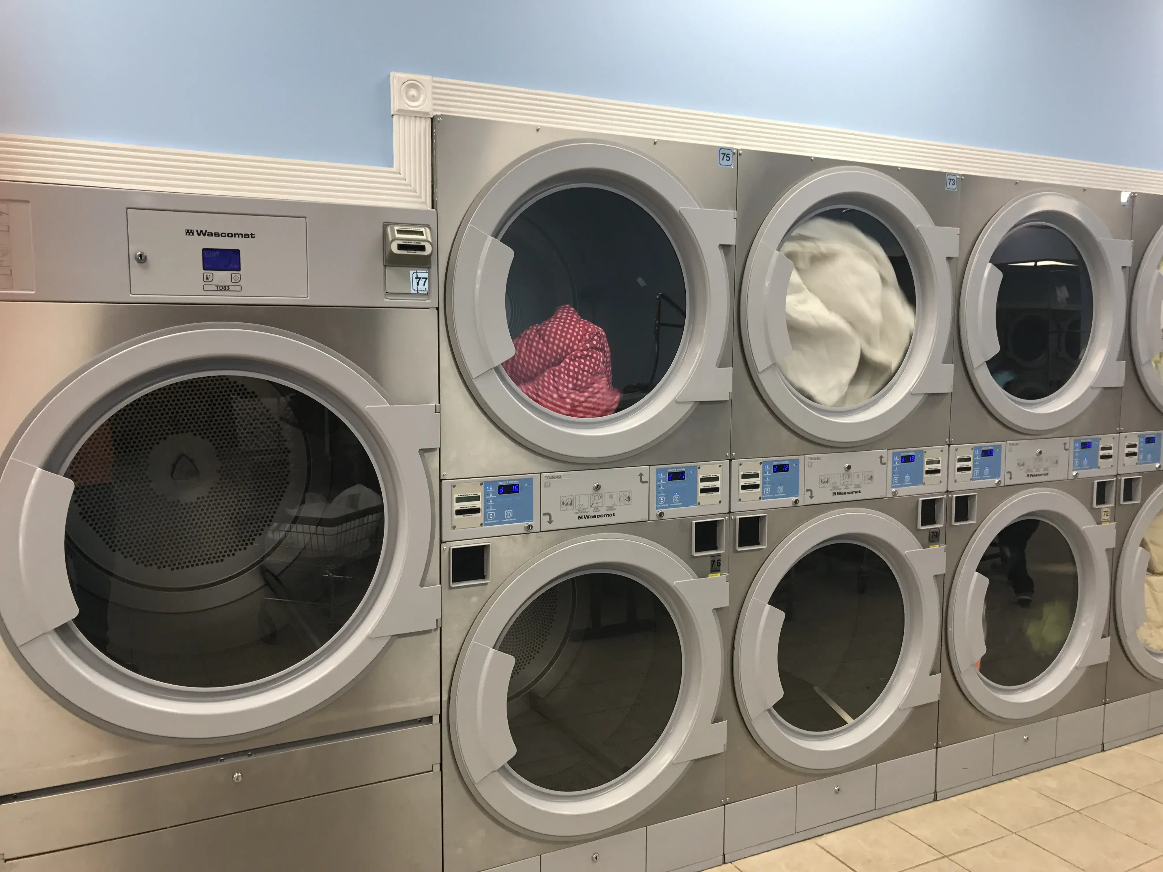 Laundry Mom / Latino Laundromat - Image 3
