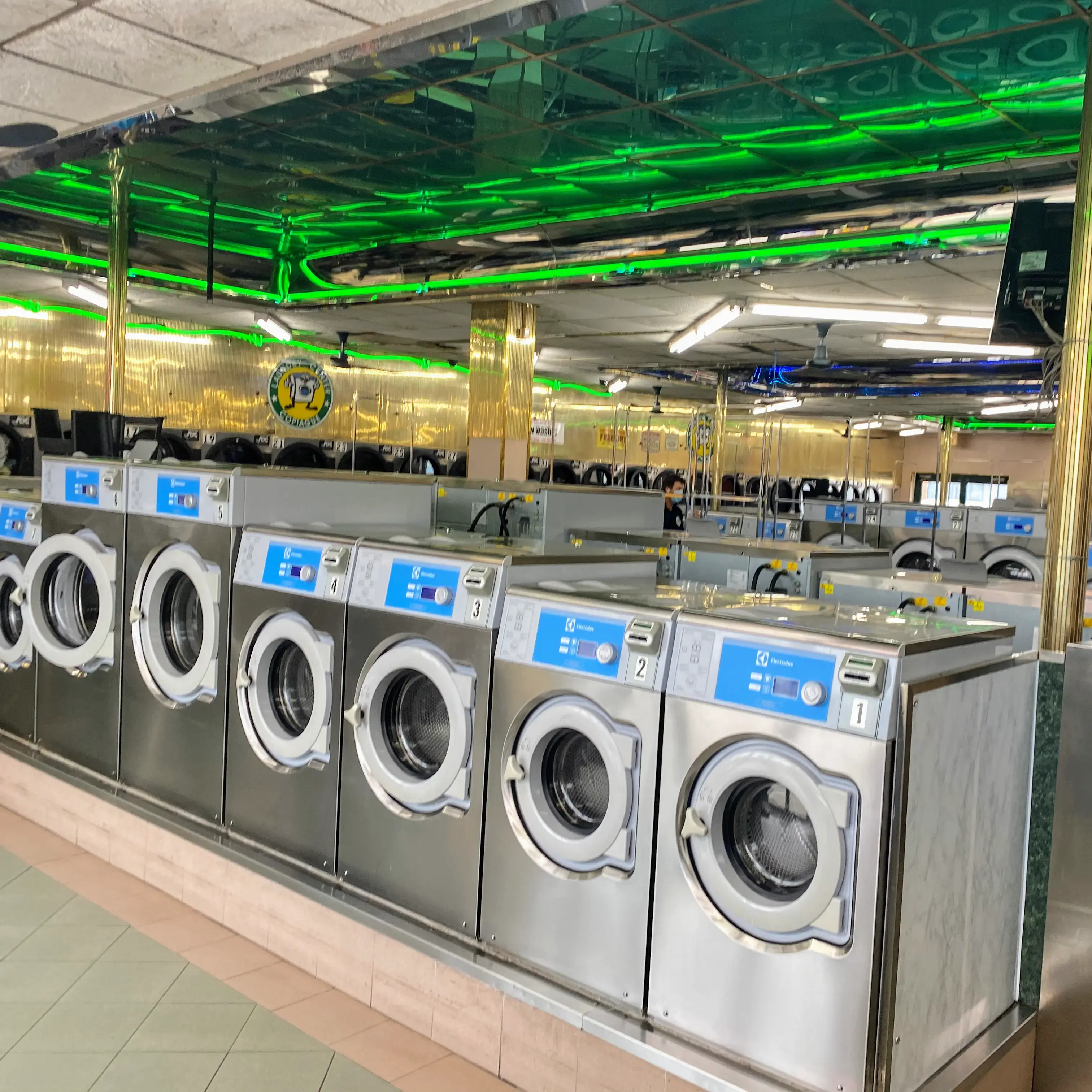 Laundry Oasis Copiague thumbnail 16