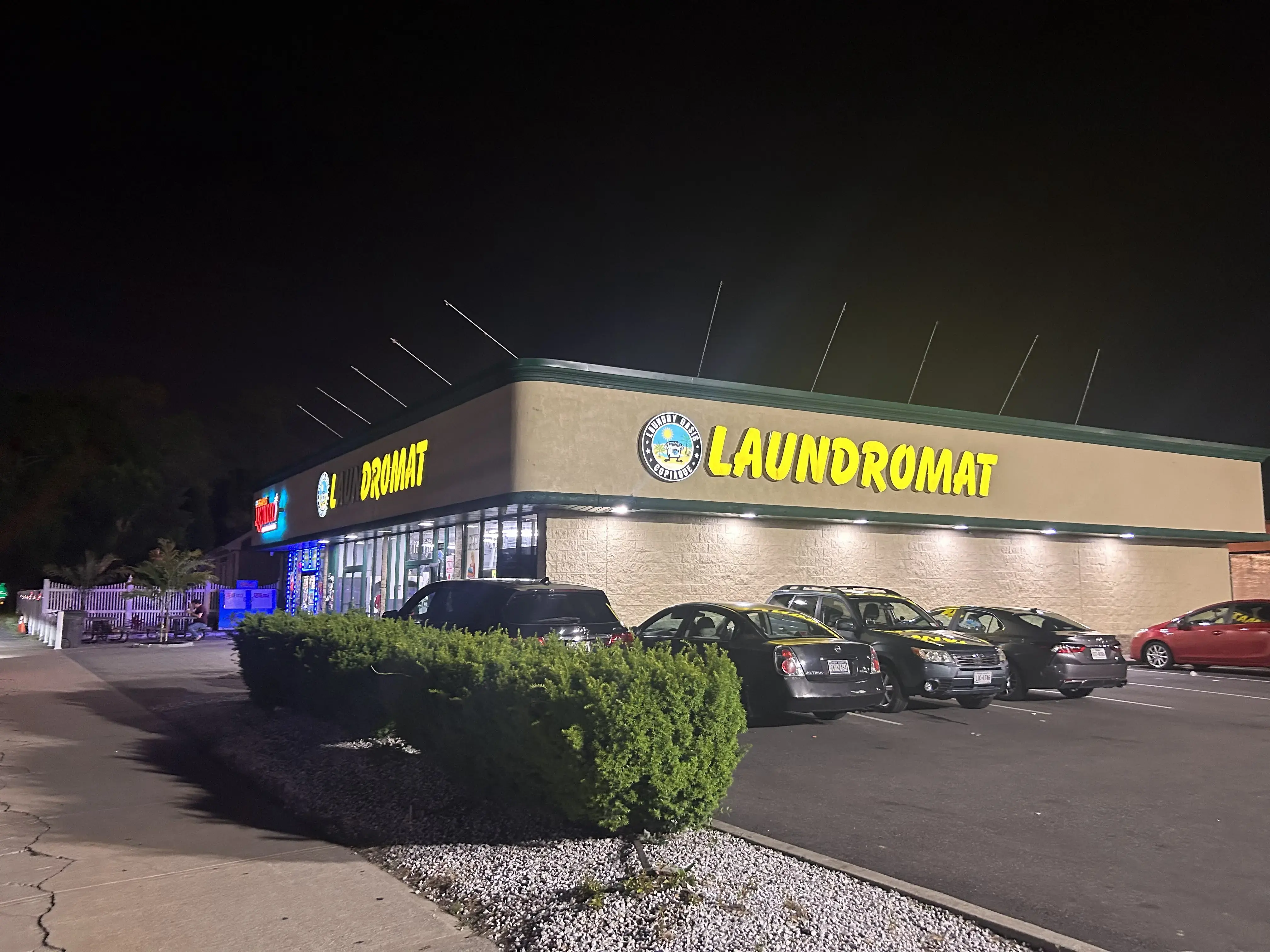 Laundry Oasis Copiague thumbnail 3