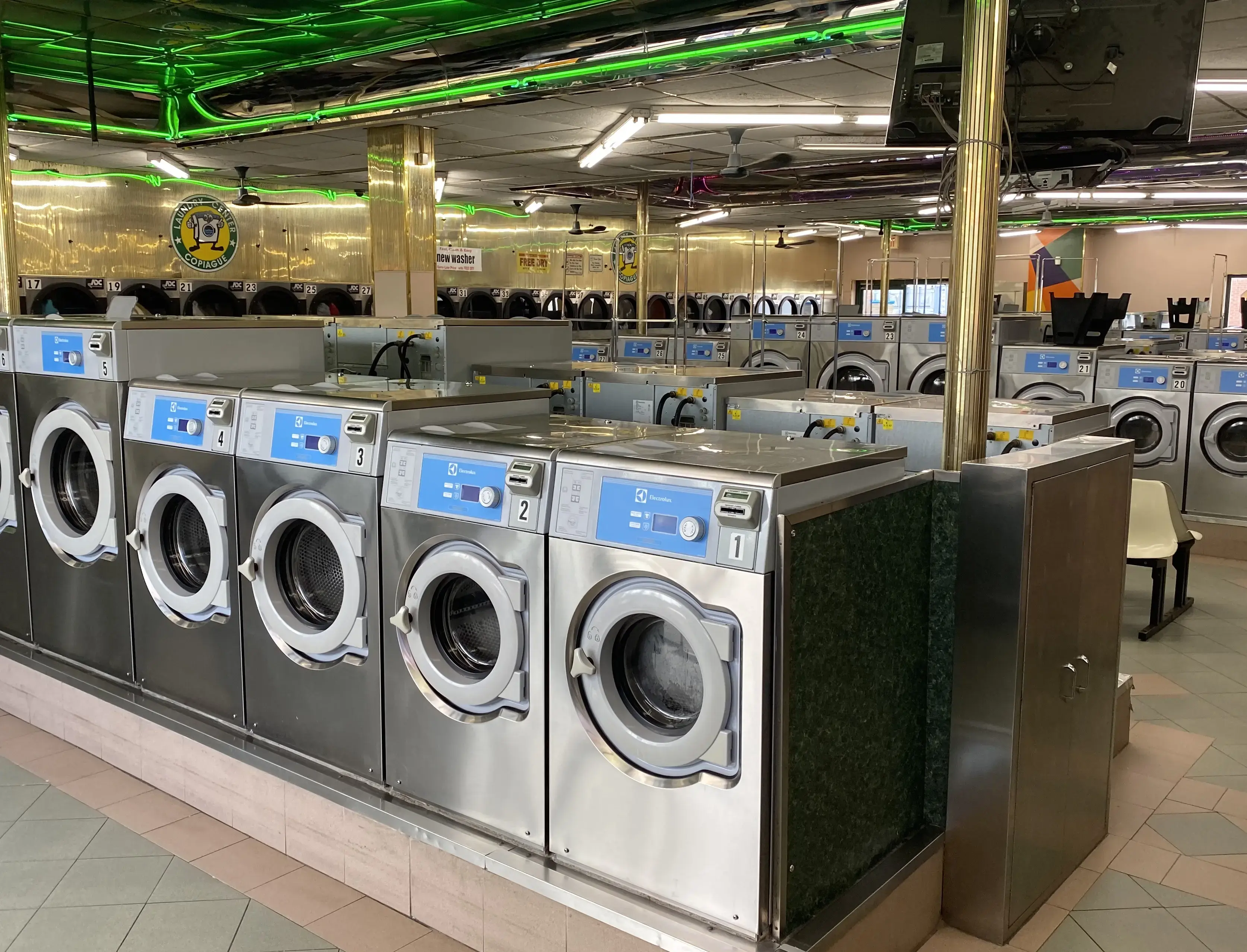 Laundry Oasis Copiague thumbnail 17