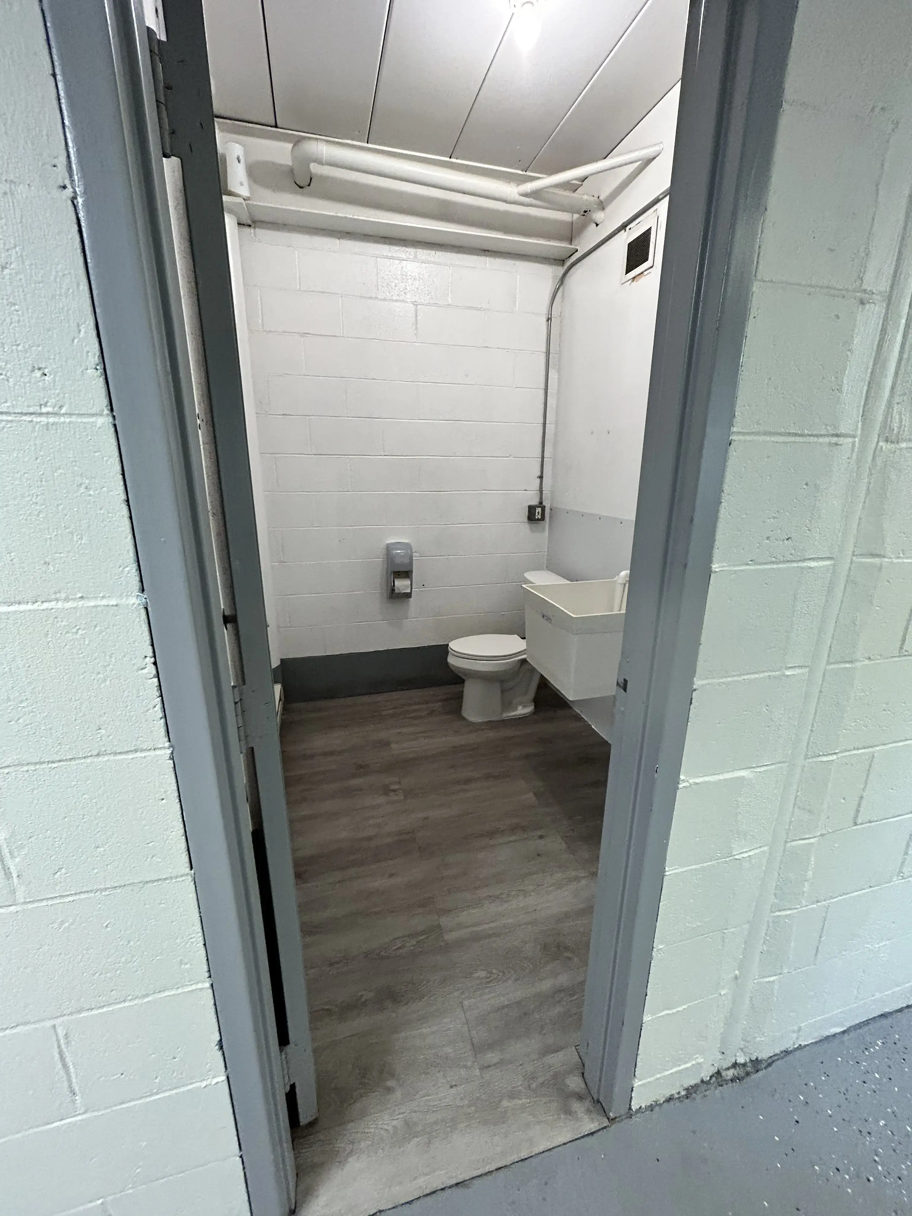 Laundry on 8 - Image 14