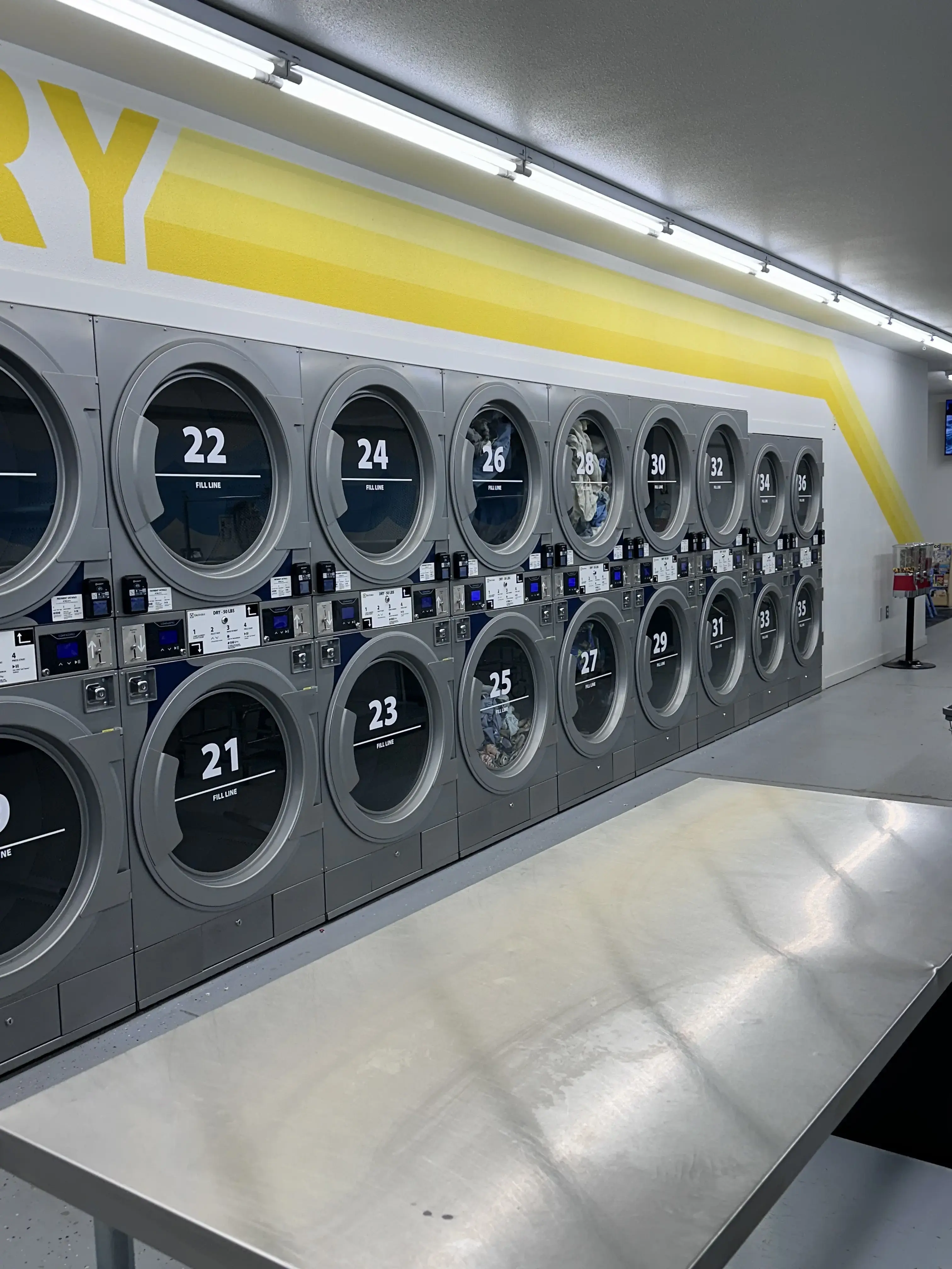 Laundry on Hayes Laundromat - Image 18