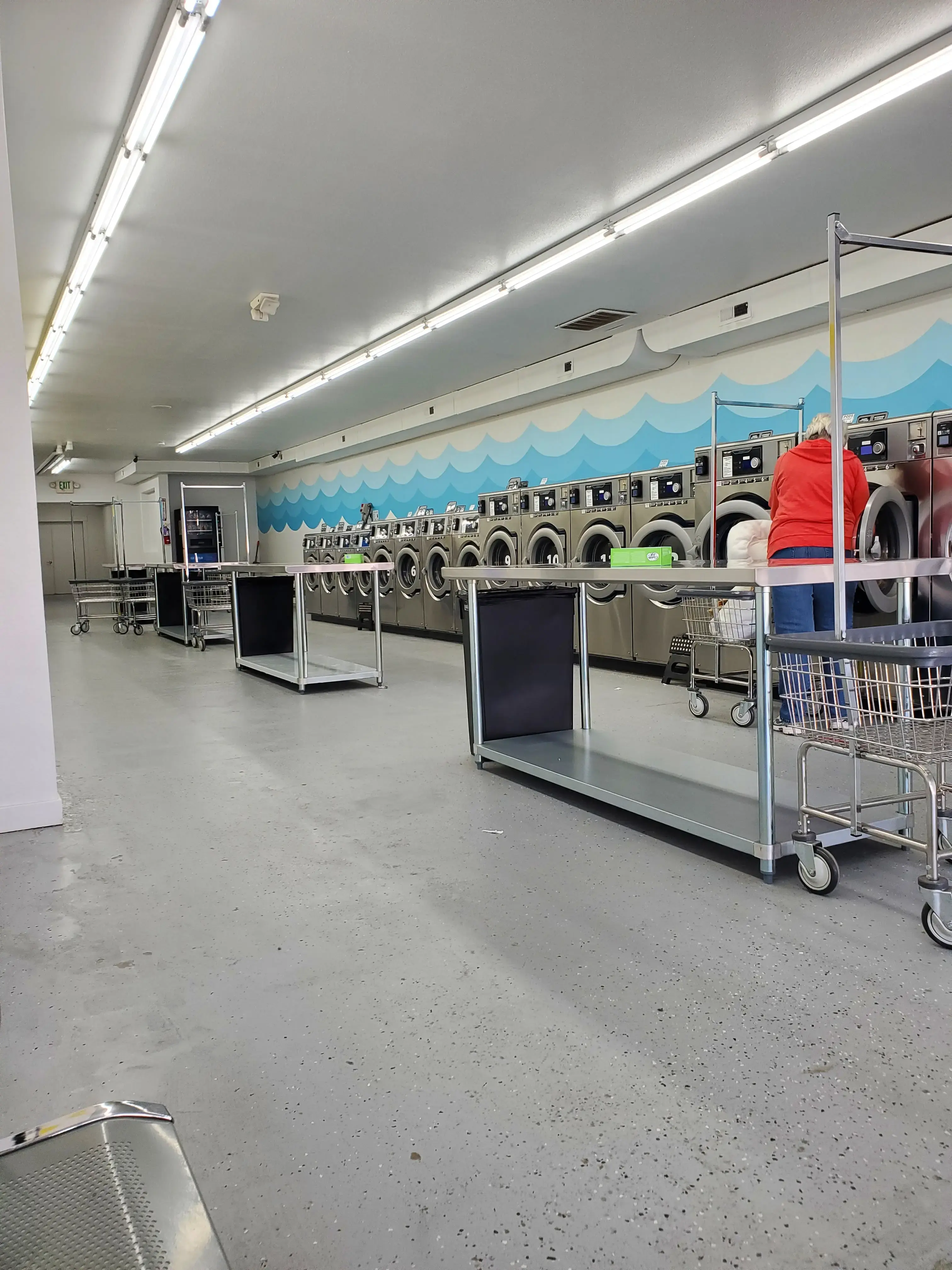 Laundry on Hayes Laundromat - Image 13