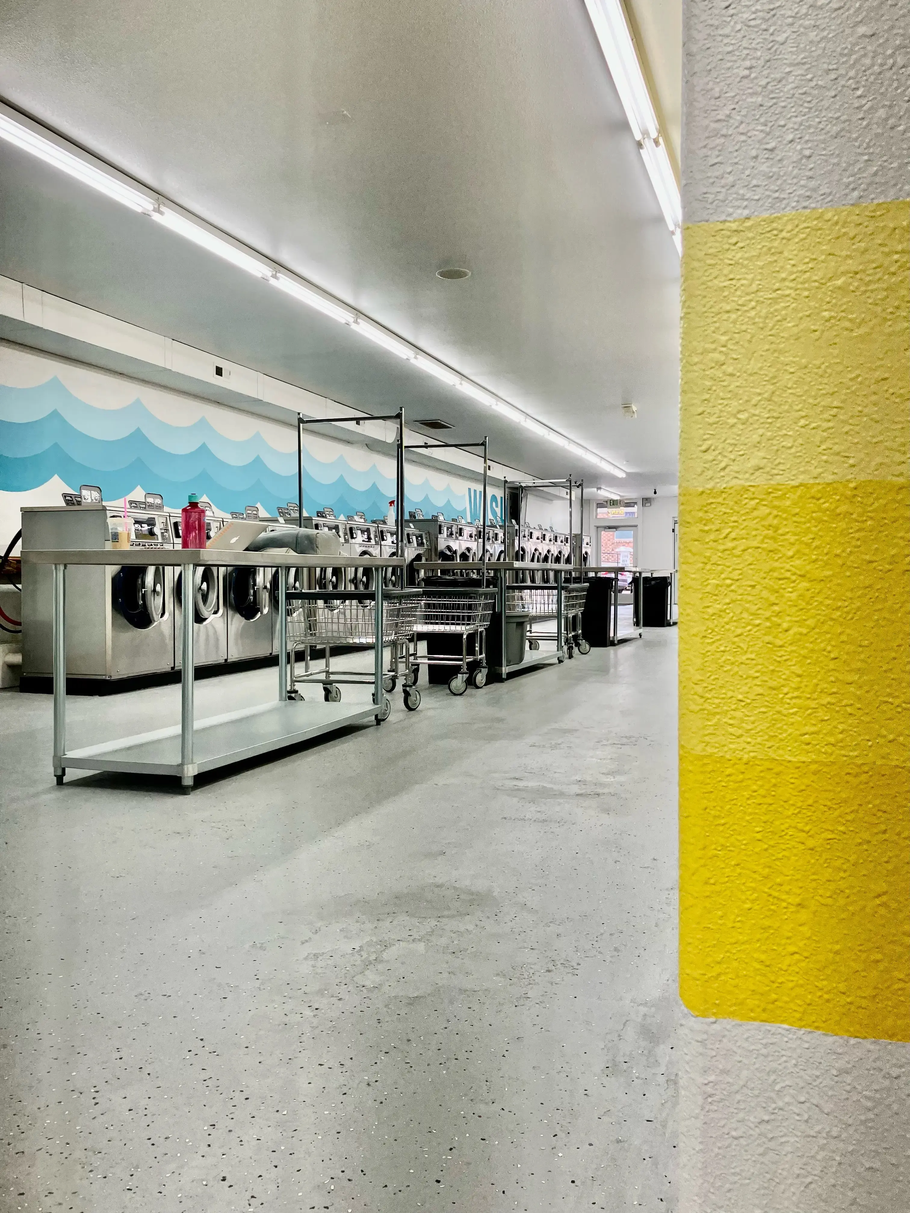 Laundry on Hayes Laundromat - Image 12