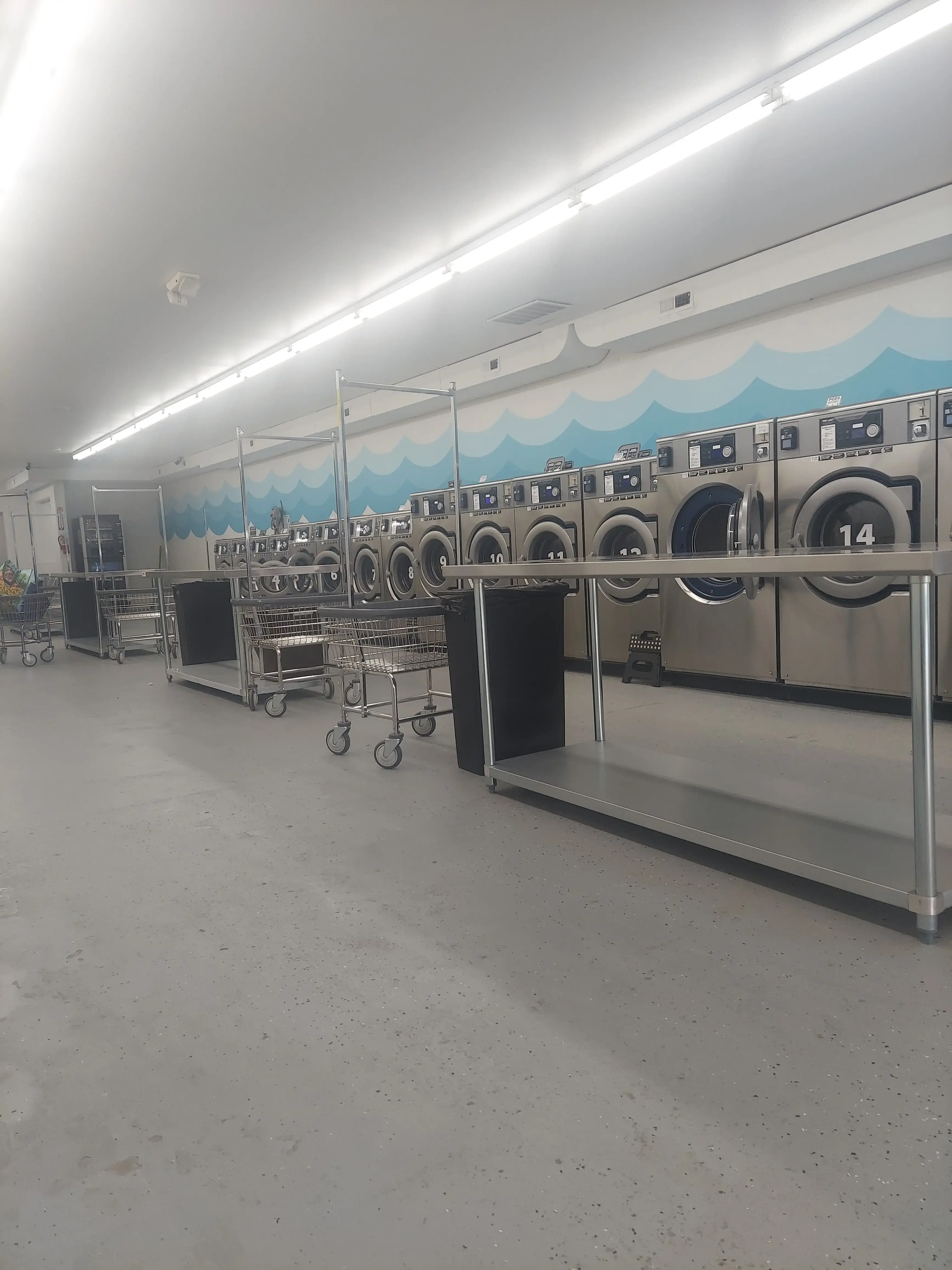 Laundry on Hayes Laundromat - Image 10