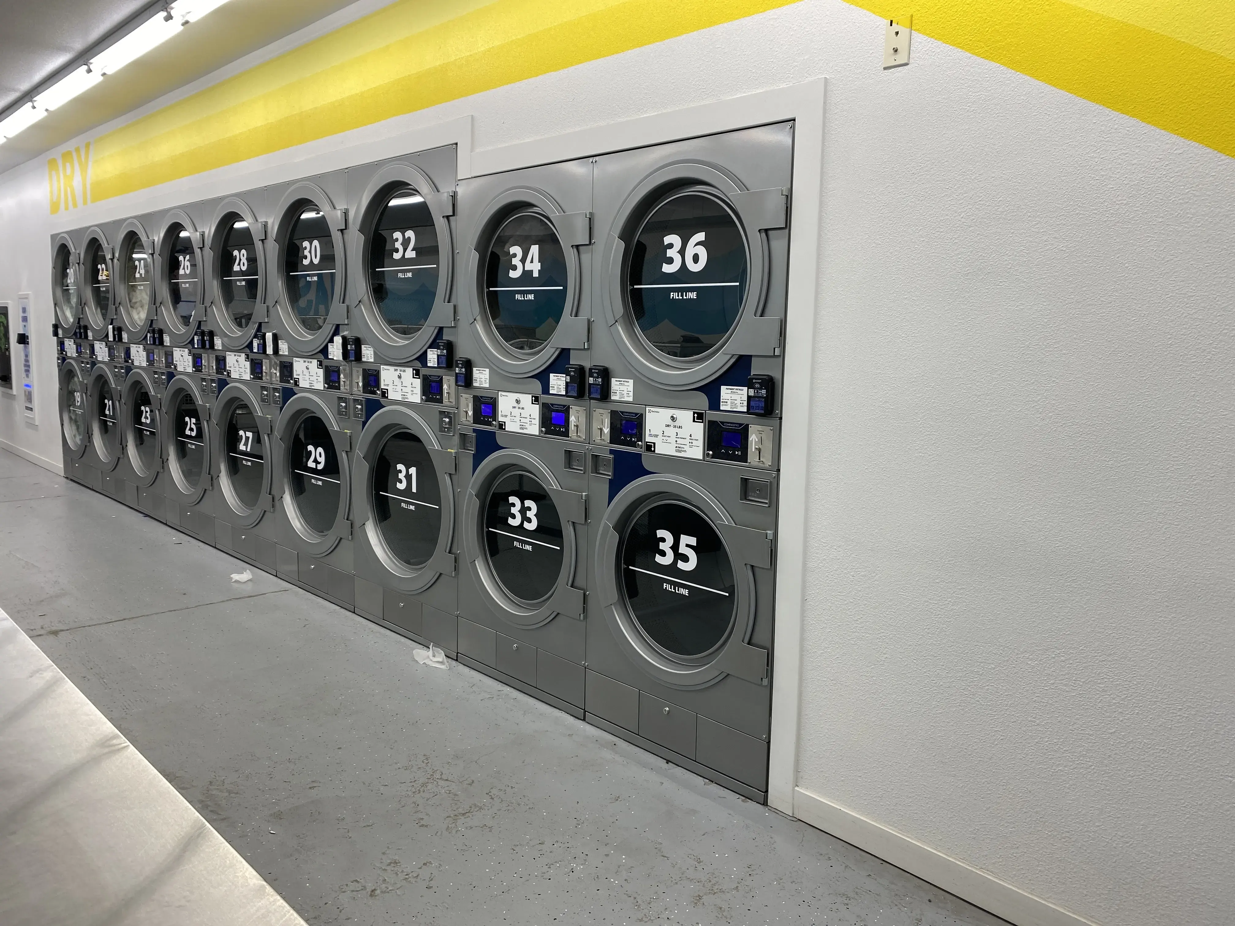 Laundry on Hayes Laundromat - Image 20