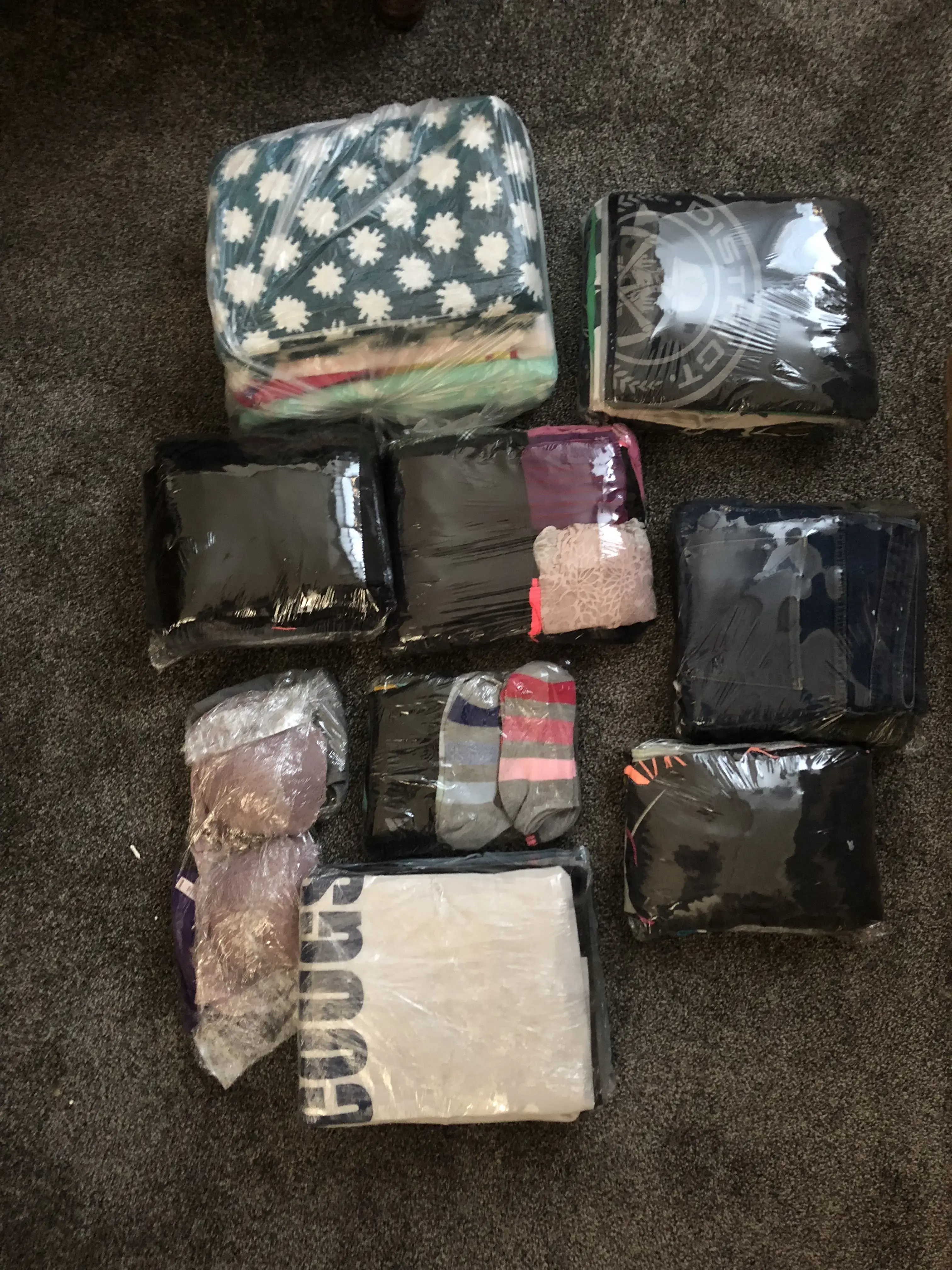 Laundry On Ninth - Image 11