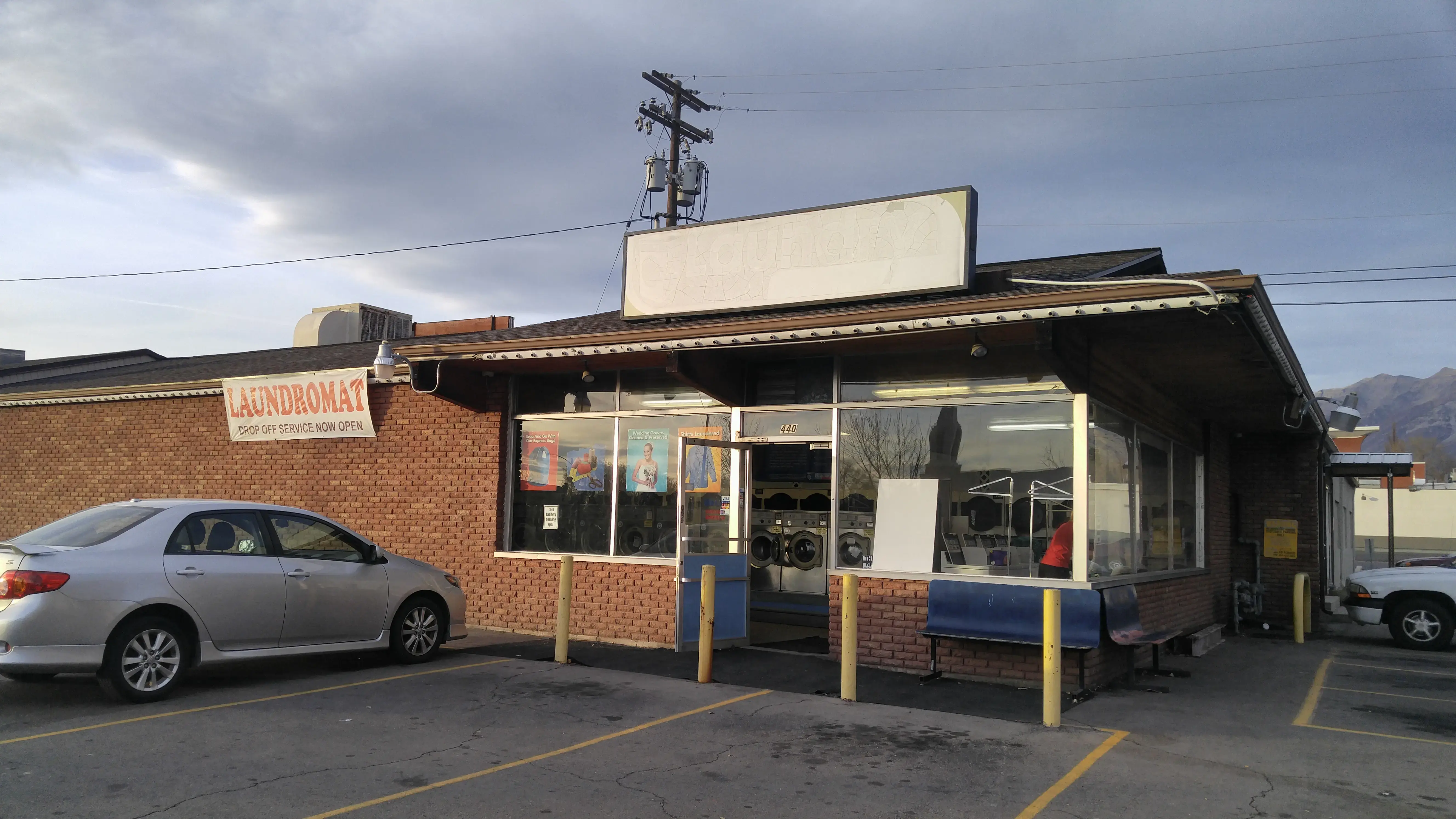 Laundry On Ninth - Image 6