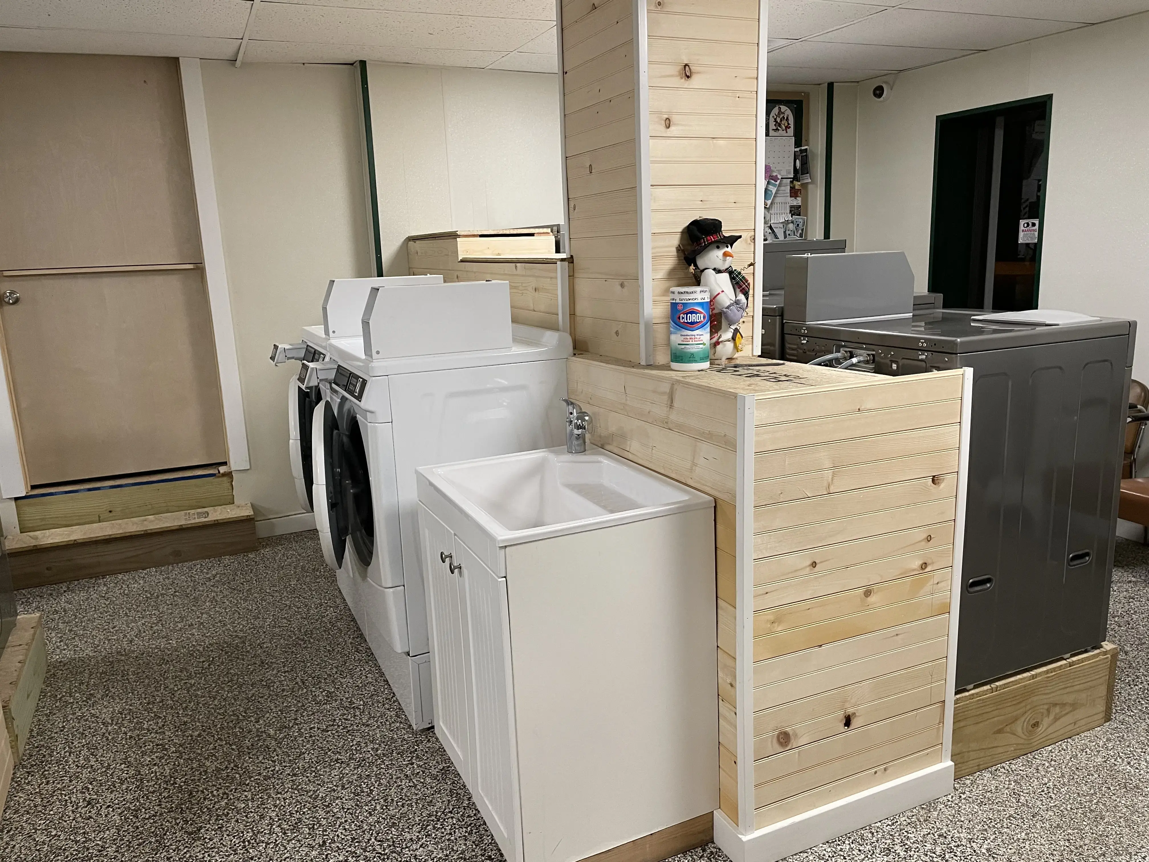Laundry On The Lake - Image 2