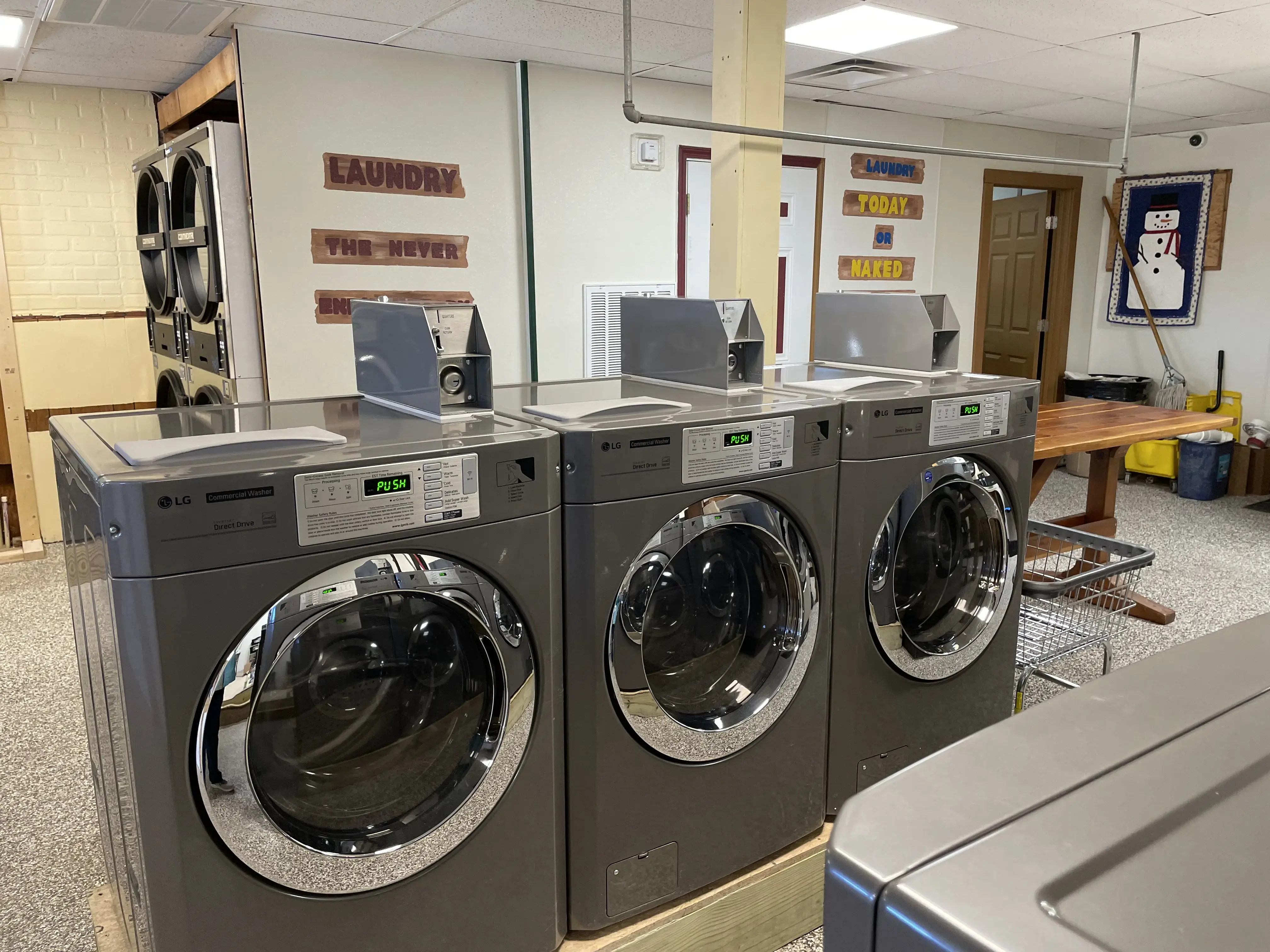 Laundry On The Lake - Image 20