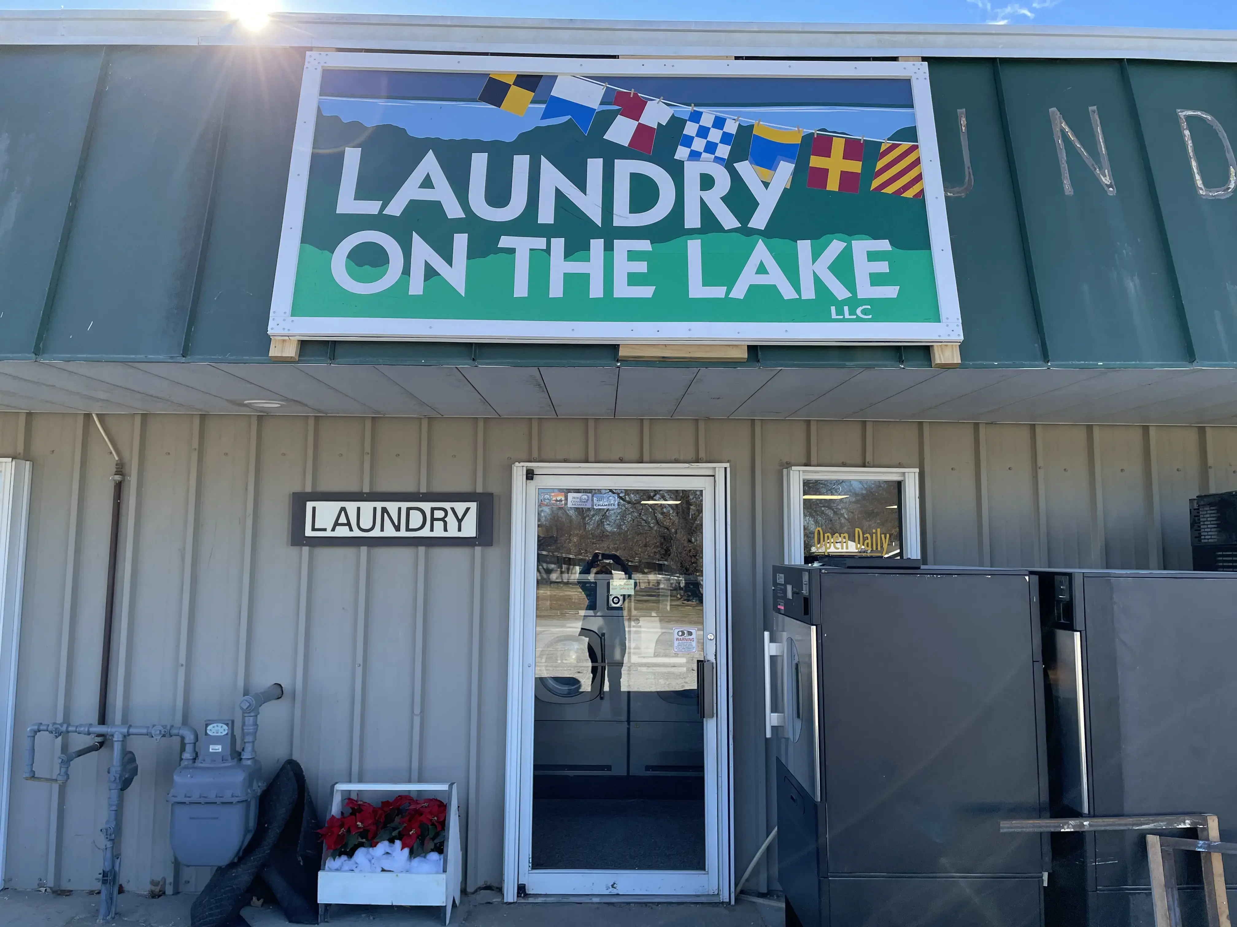 Laundry On The Lake - Image 10