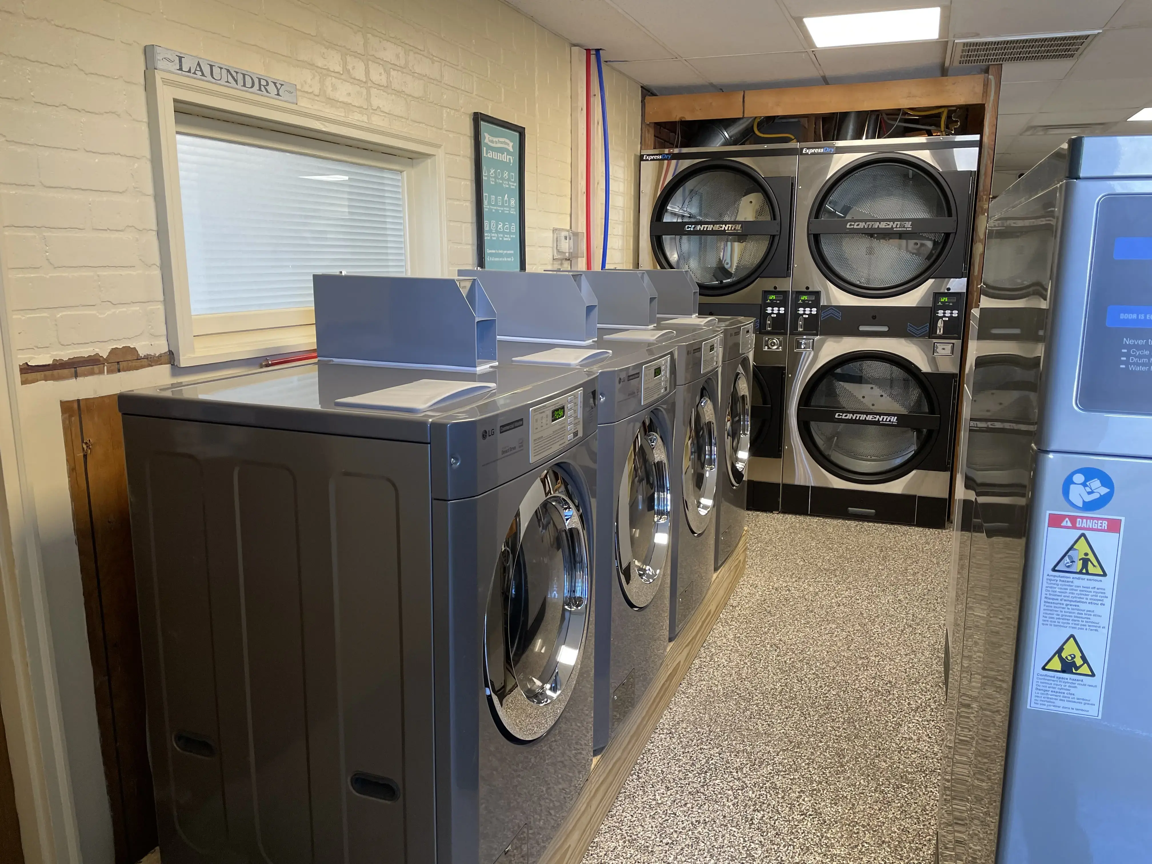 Laundry On The Lake - Image 15