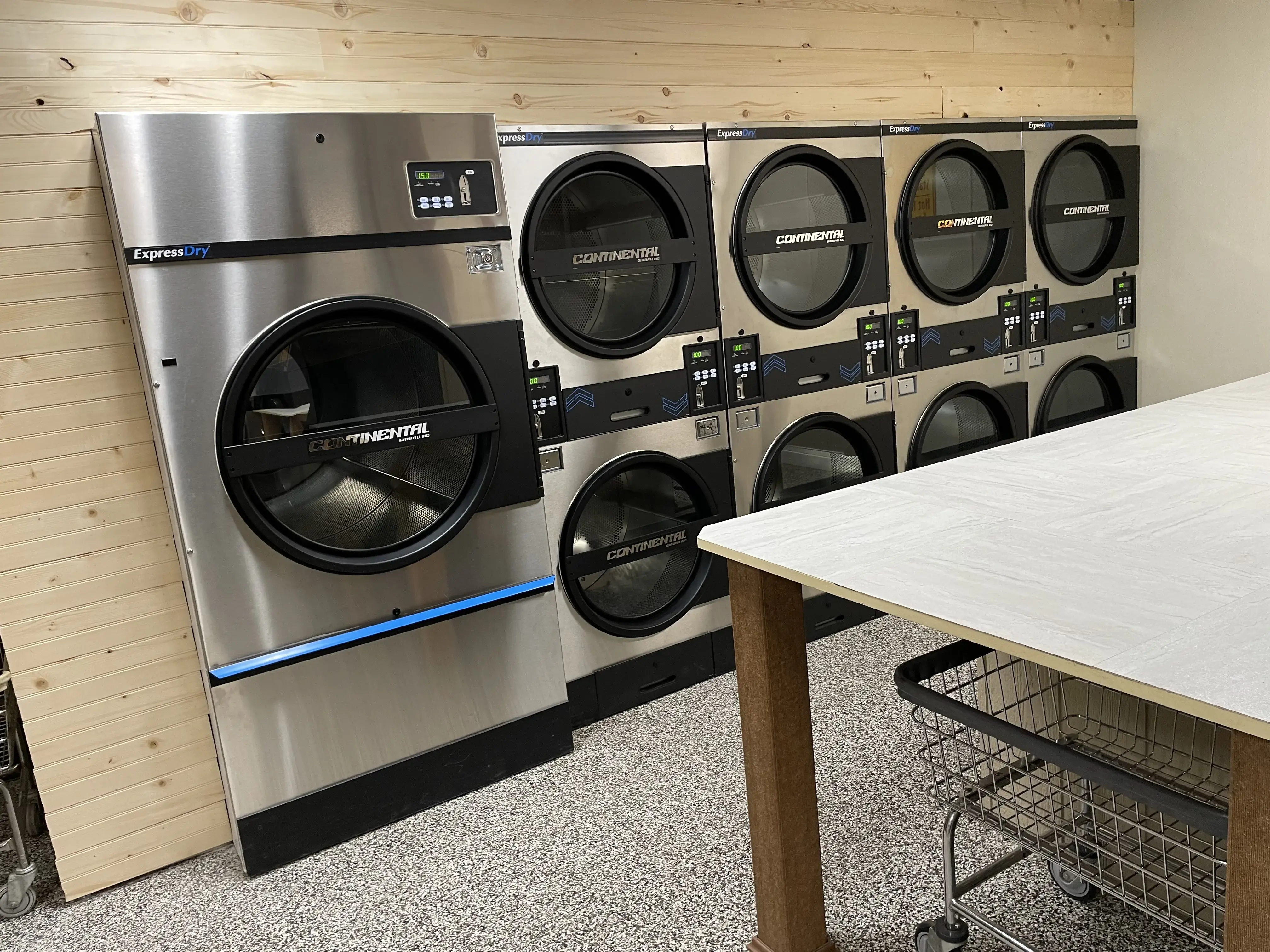 Laundry On The Lake - Image 6