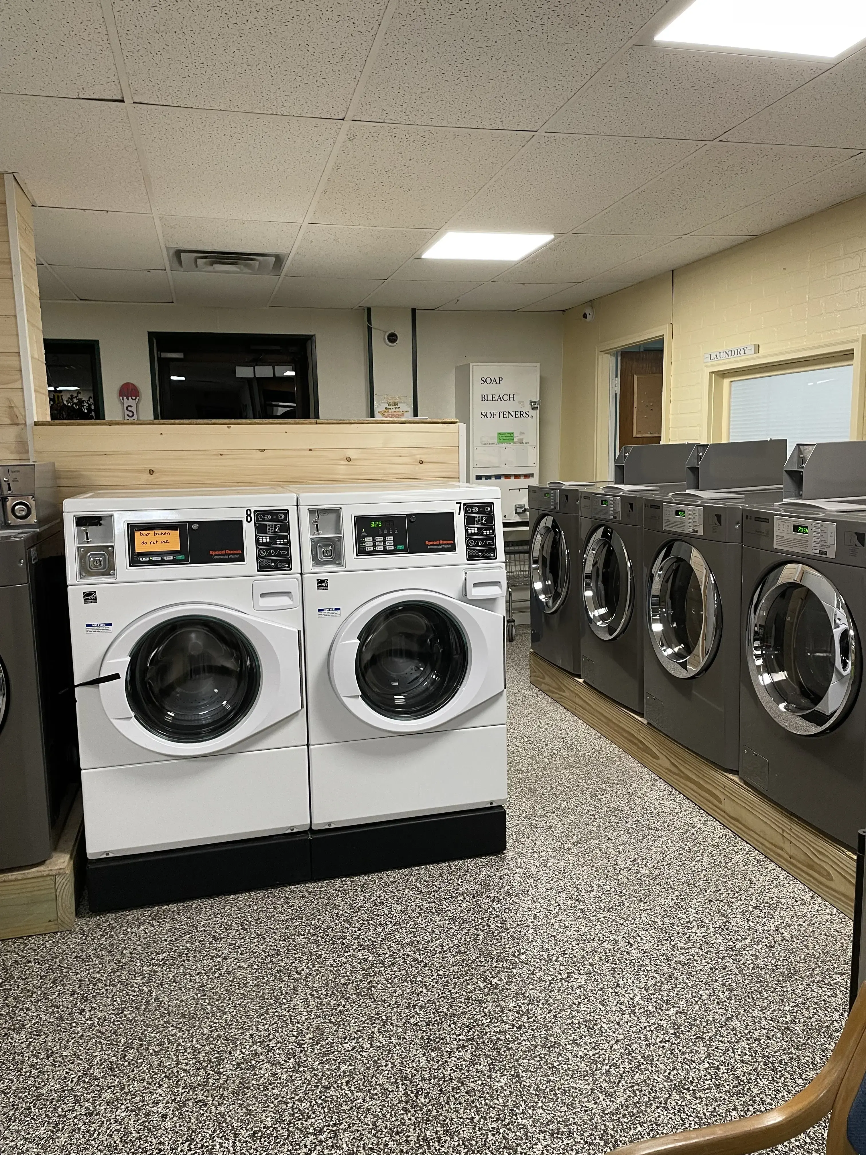 Laundry On The Lake - Image 13