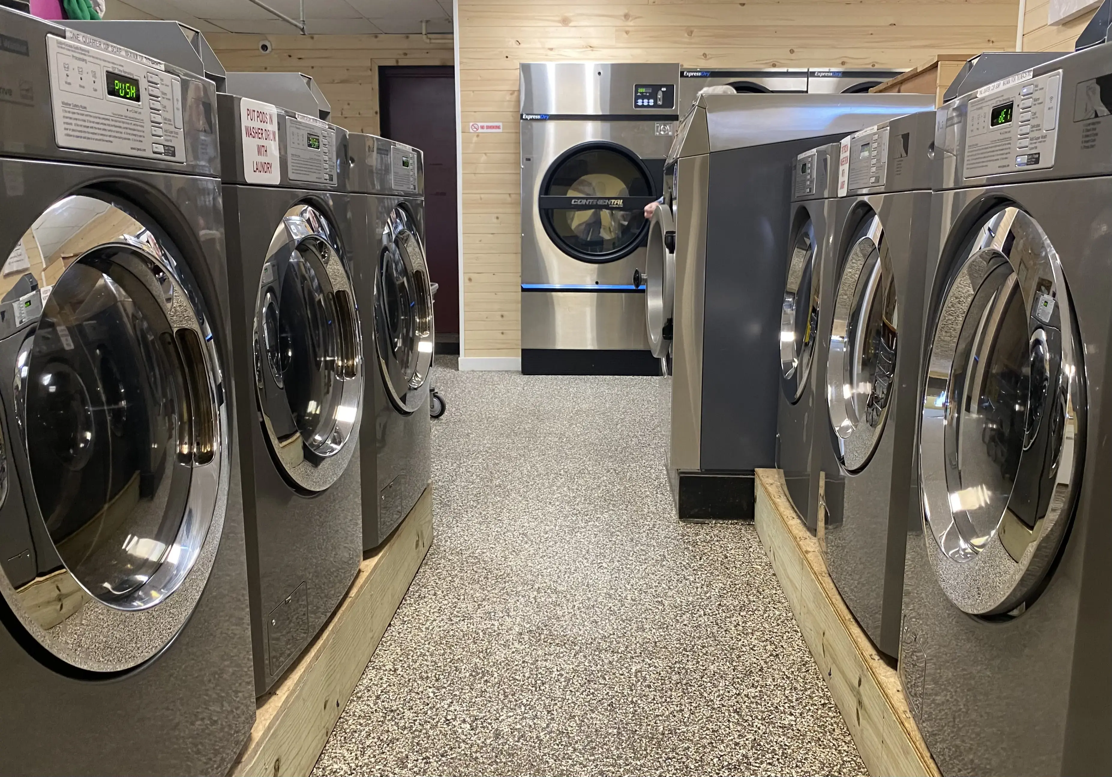 Laundry On The Lake - Image 17