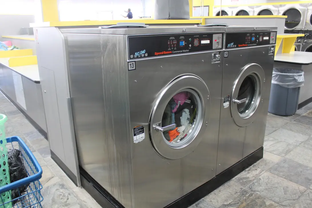 Laundry on Winnetka thumbnail 33