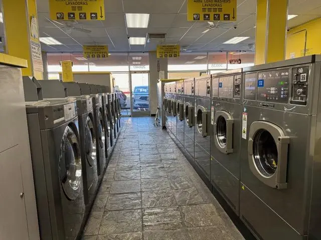 Laundry on Winnetka thumbnail 3