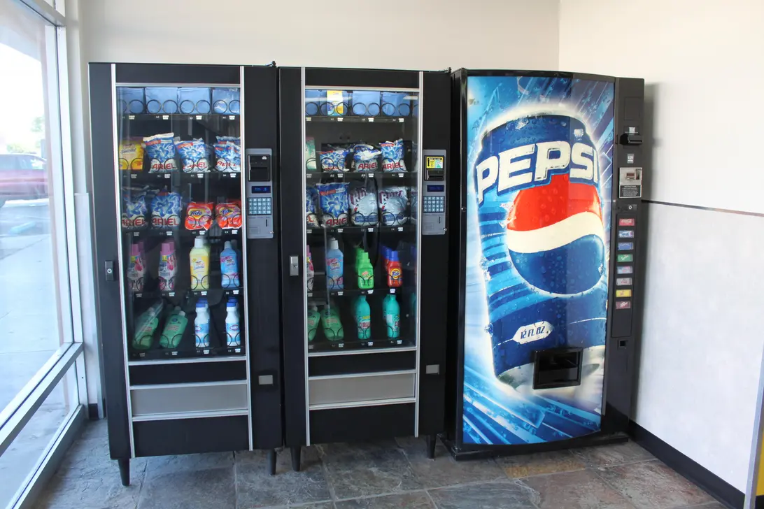 Laundry on Winnetka - Image 9