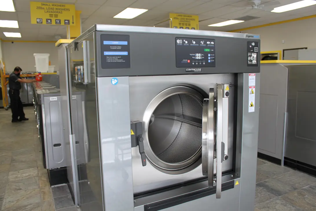 Laundry on Winnetka - Image 20