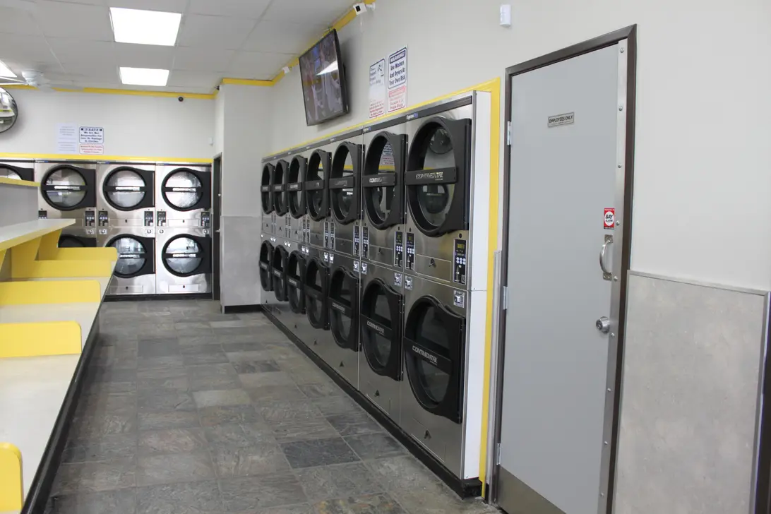 Laundry on Winnetka thumbnail 27