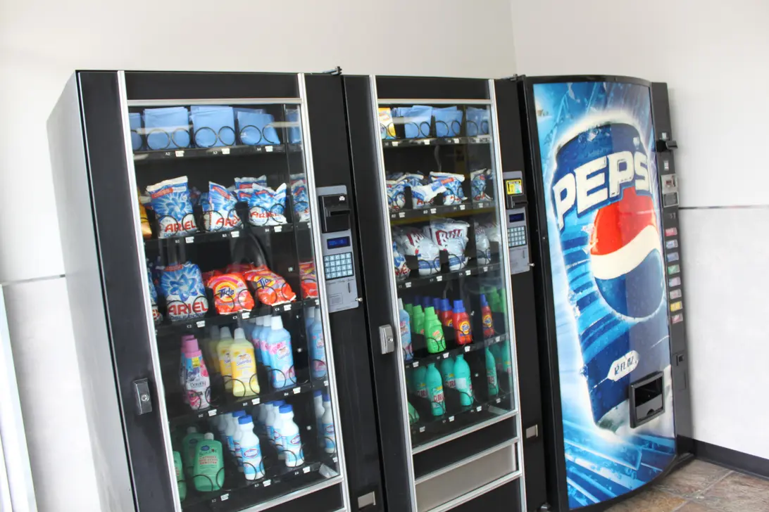 Laundry on Winnetka - Image 21