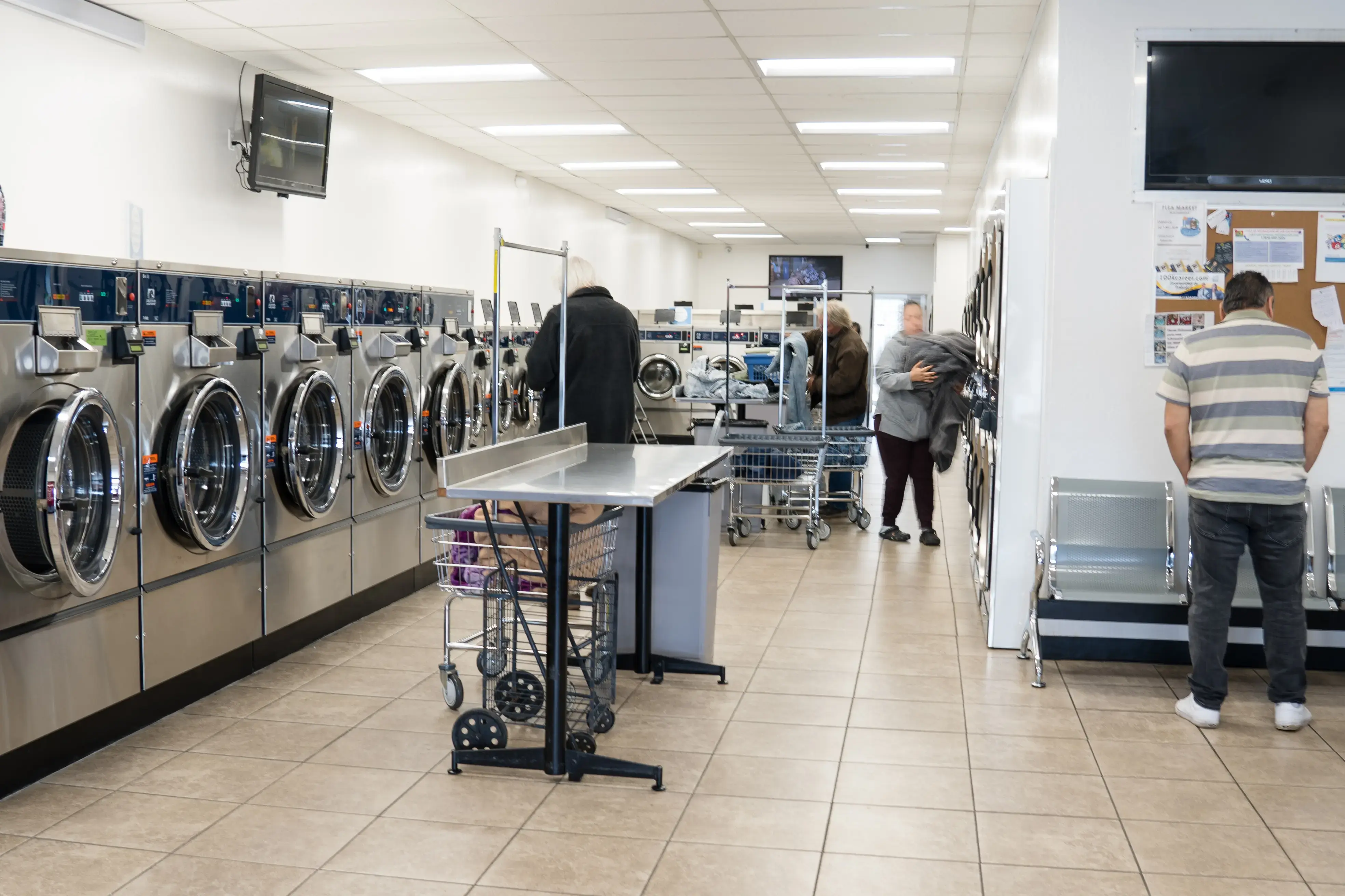 Laundry Rom on Lake - Image 5
