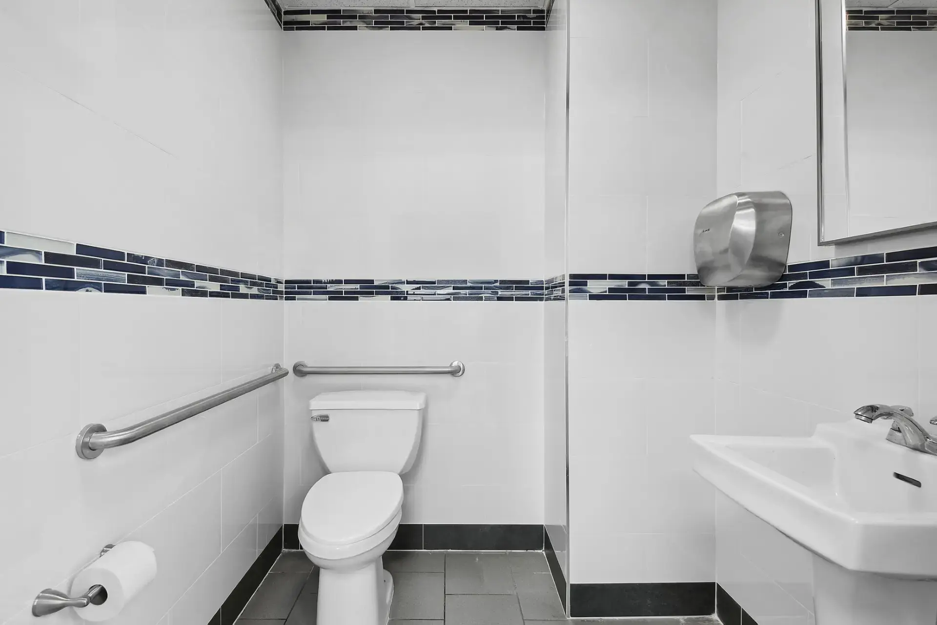 Laundry Room - Image 12