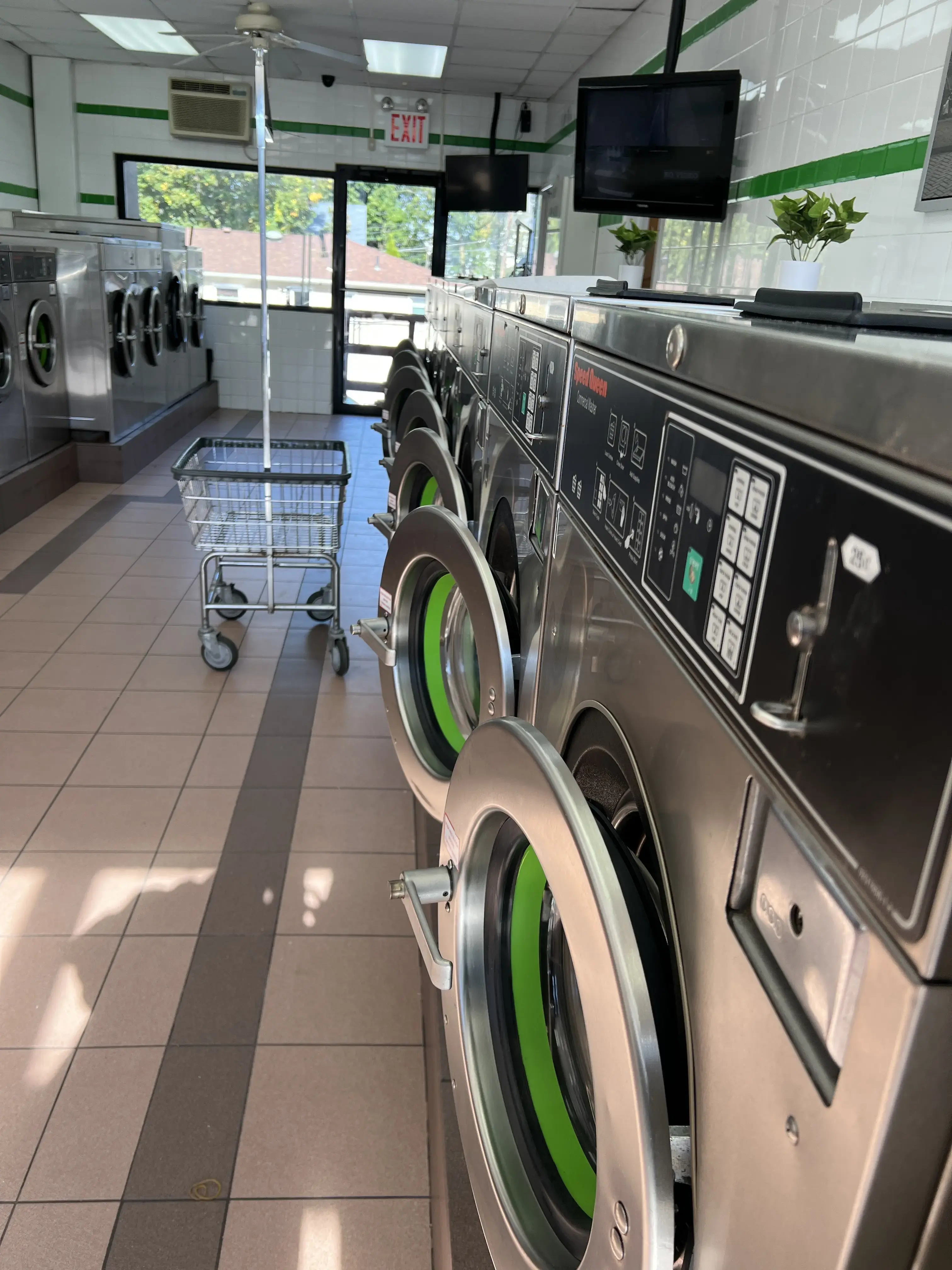 Laundry Room & Dry Cleaning - Image 18