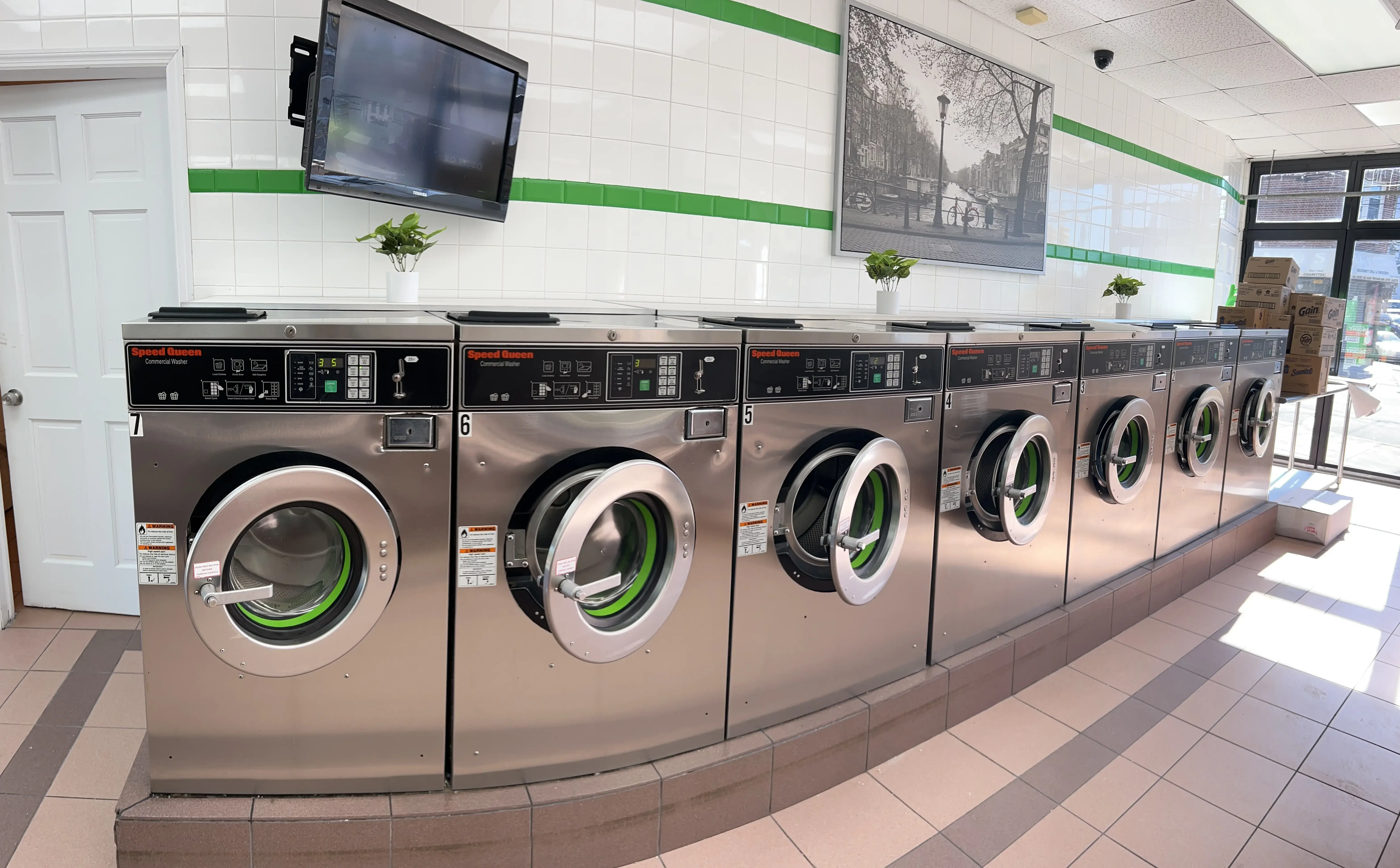 Laundry Room & Dry Cleaning thumbnail 17