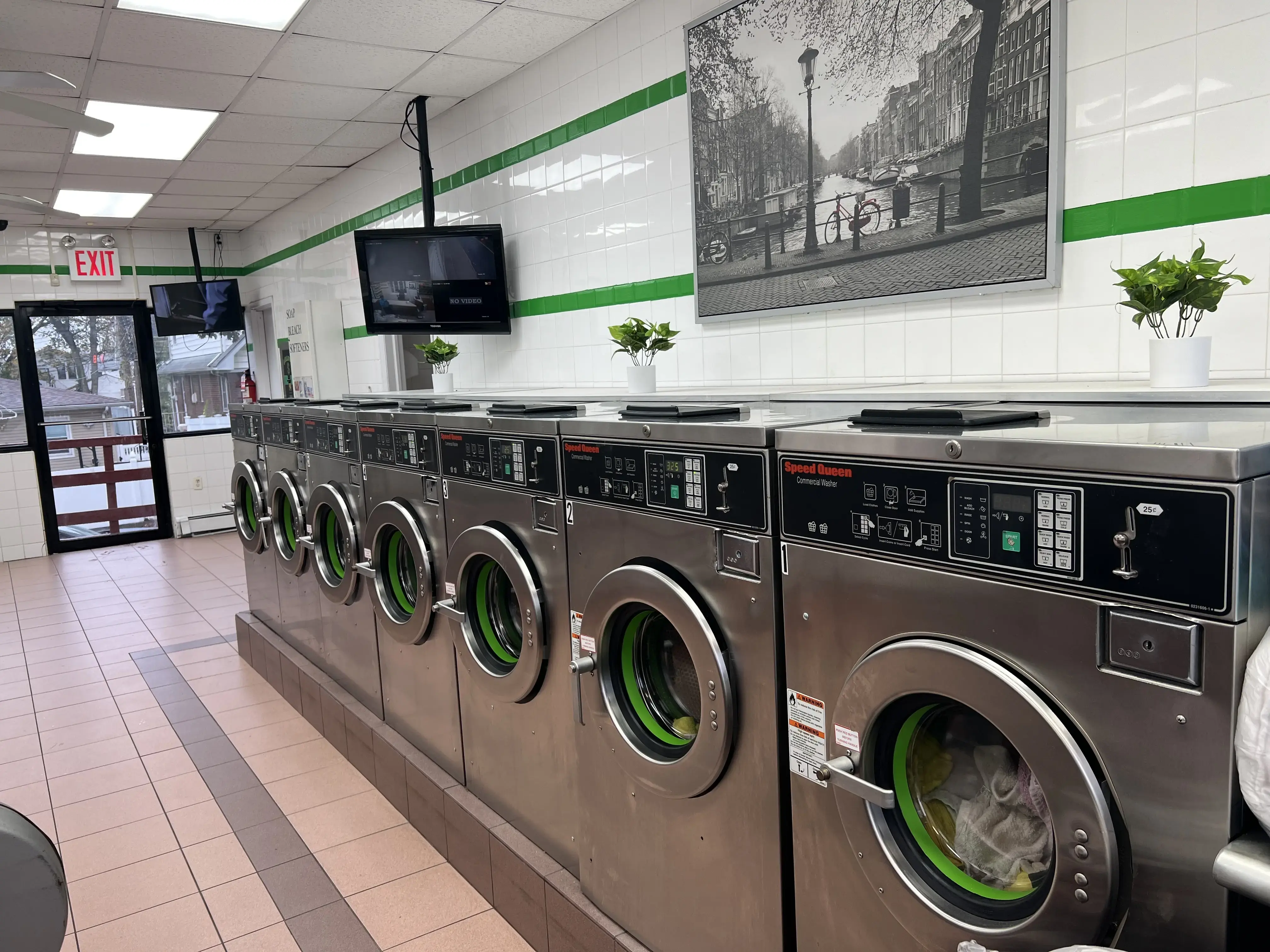 Laundry Room & Dry Cleaning - Image 16