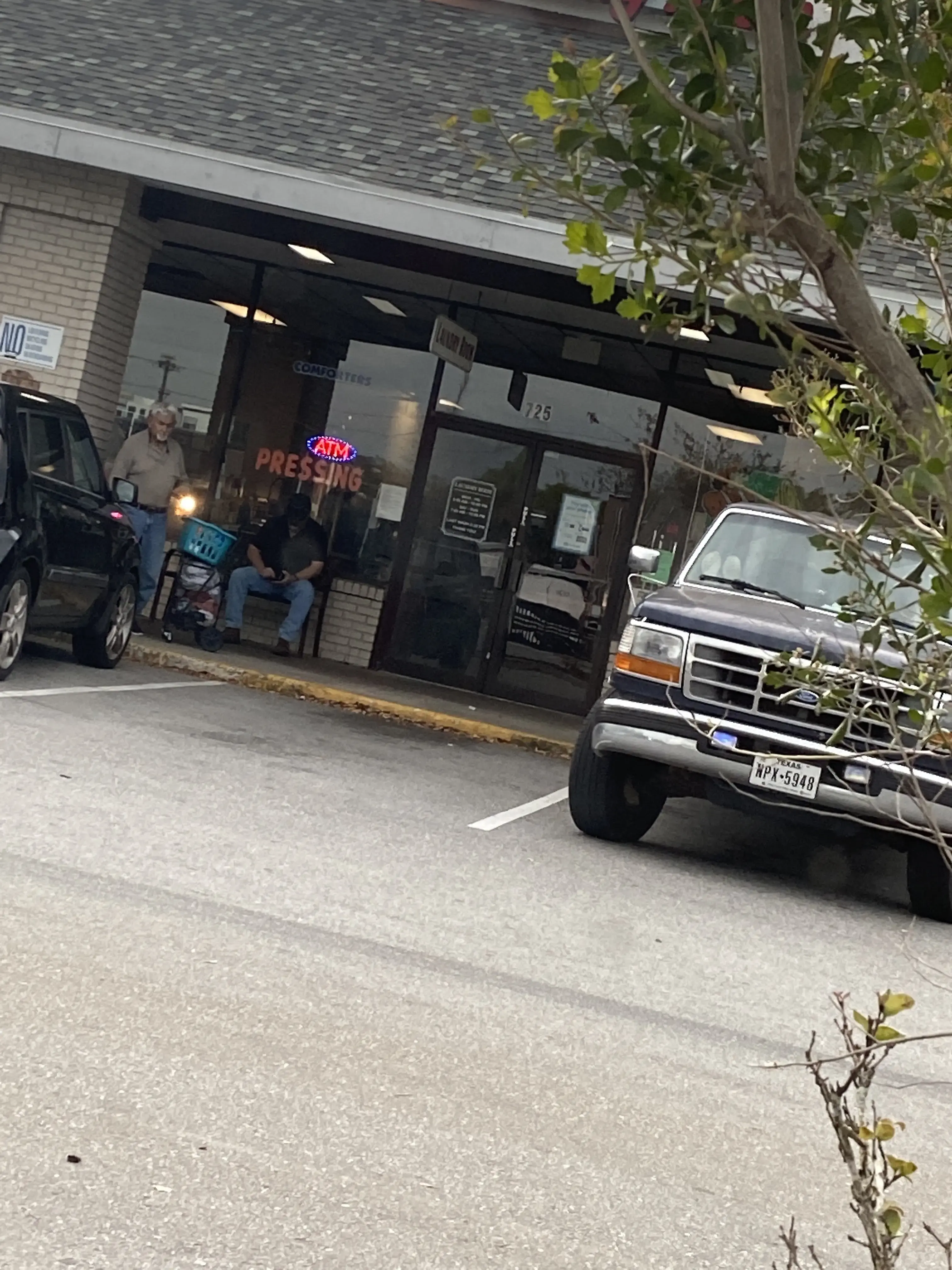 Laundry Room of Brandon - Image 7