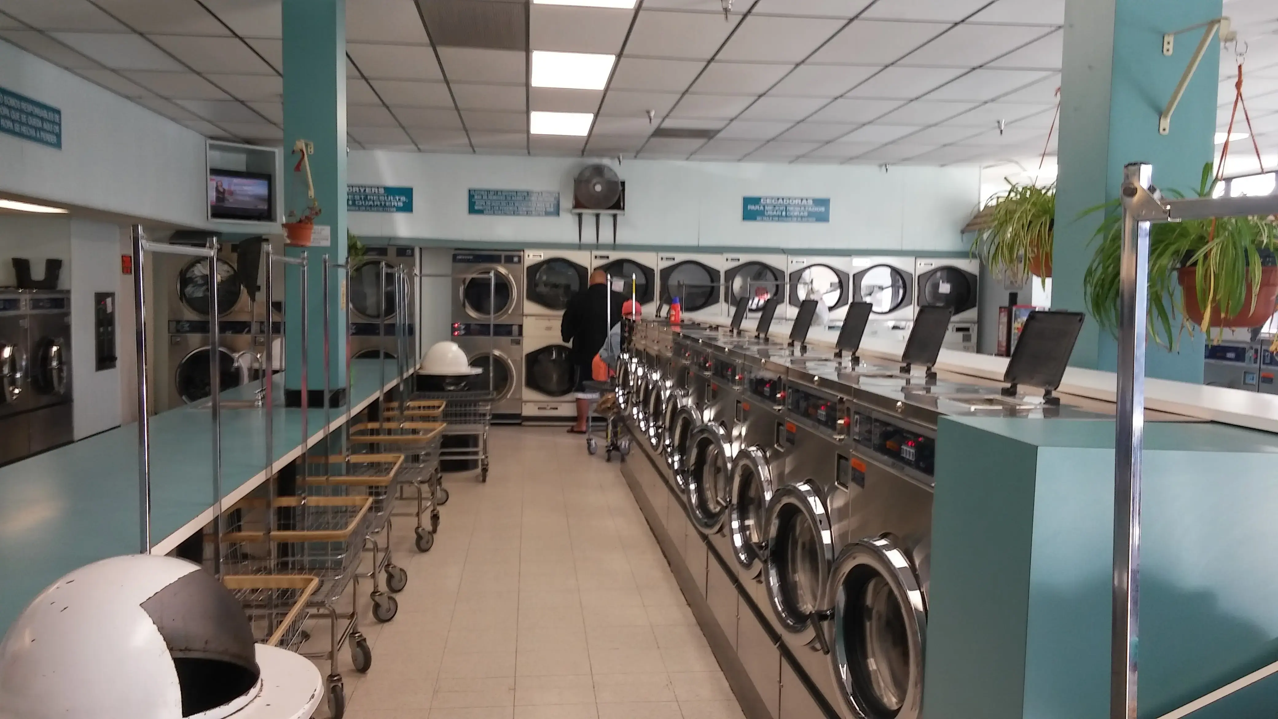 Laundry Room thumbnail 9