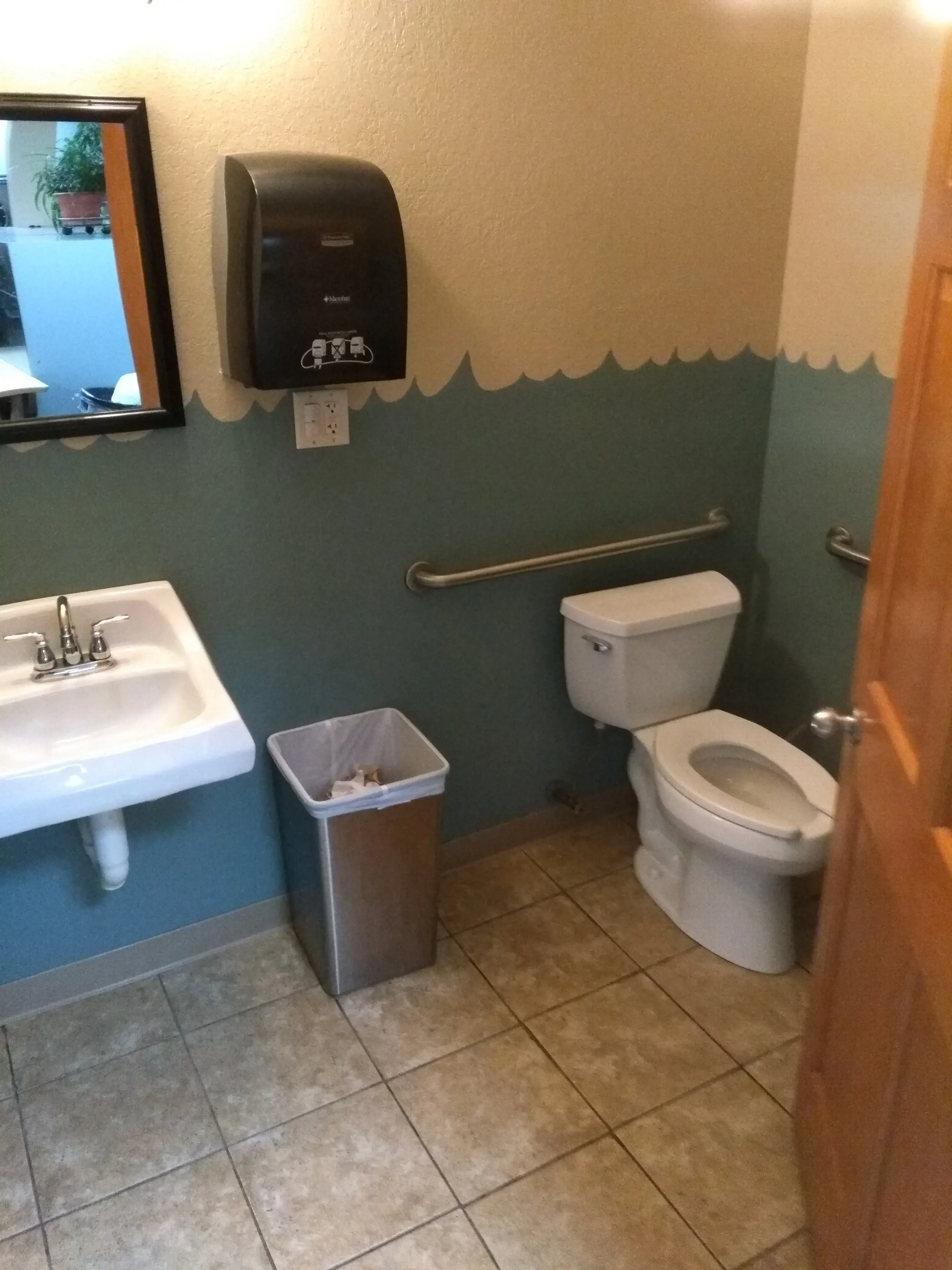 Laundry Room thumbnail 15