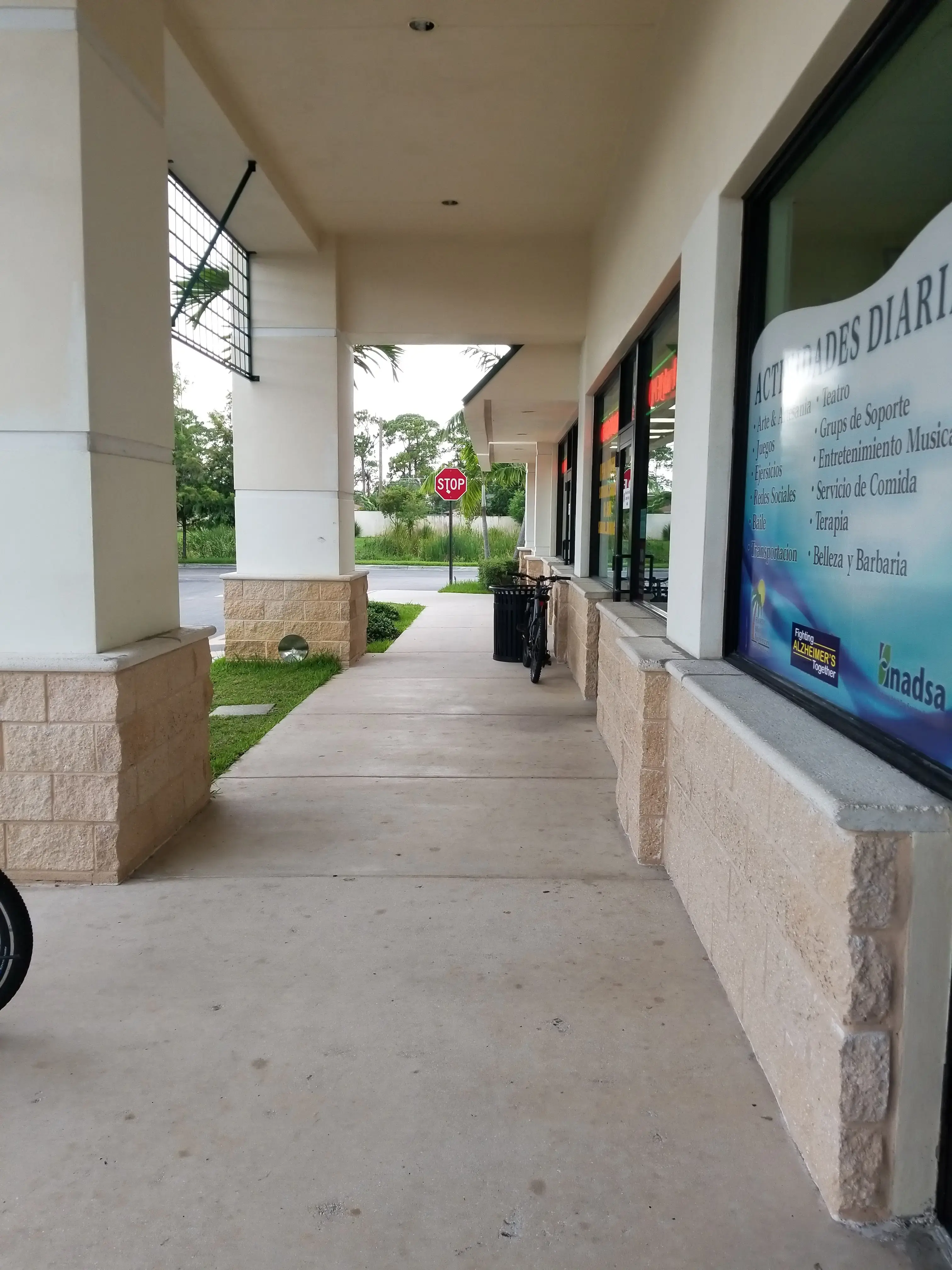 Laundry Stop of Greenacres thumbnail 18