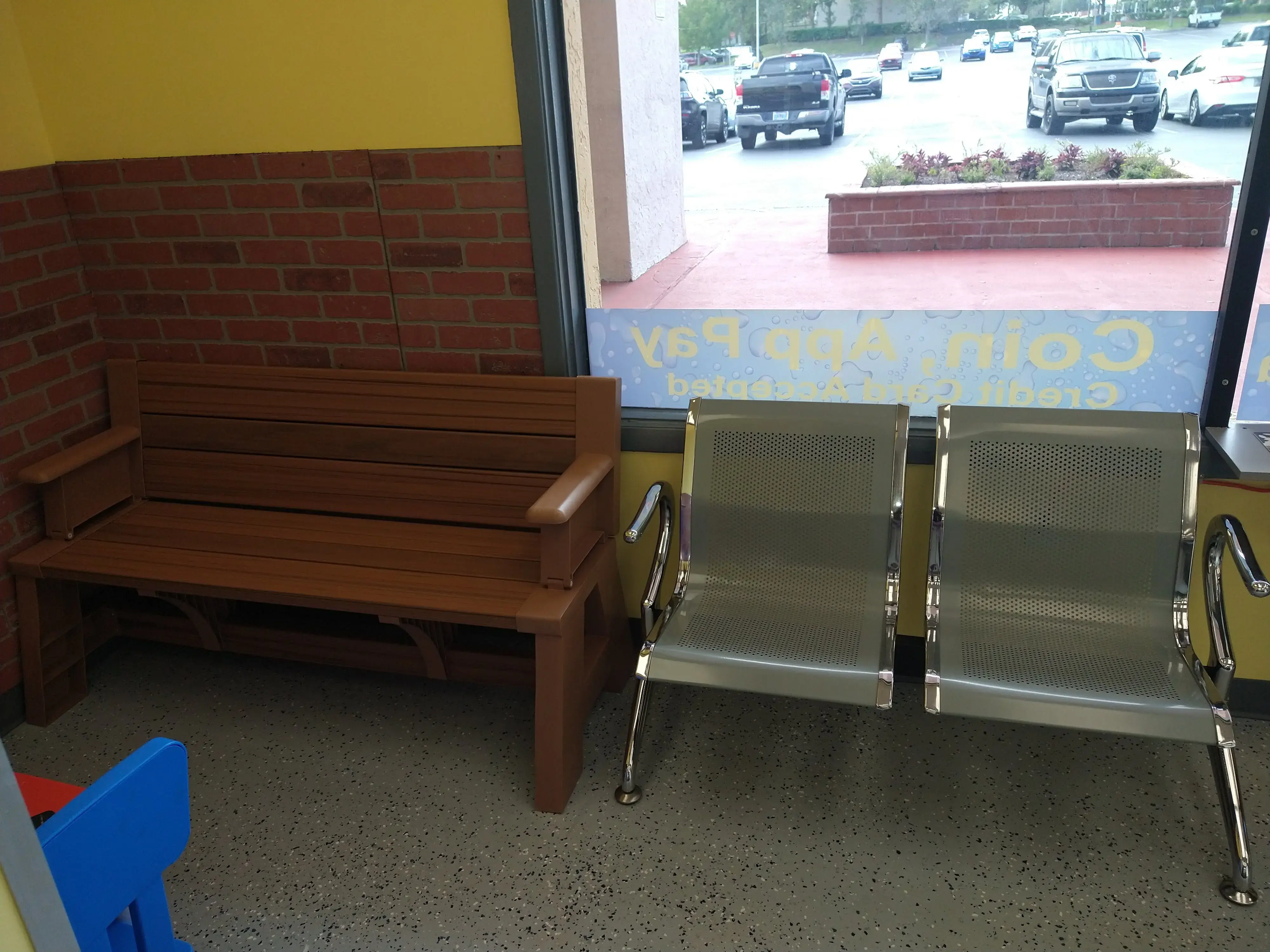 Laundry Suds Laundromat - Image 14