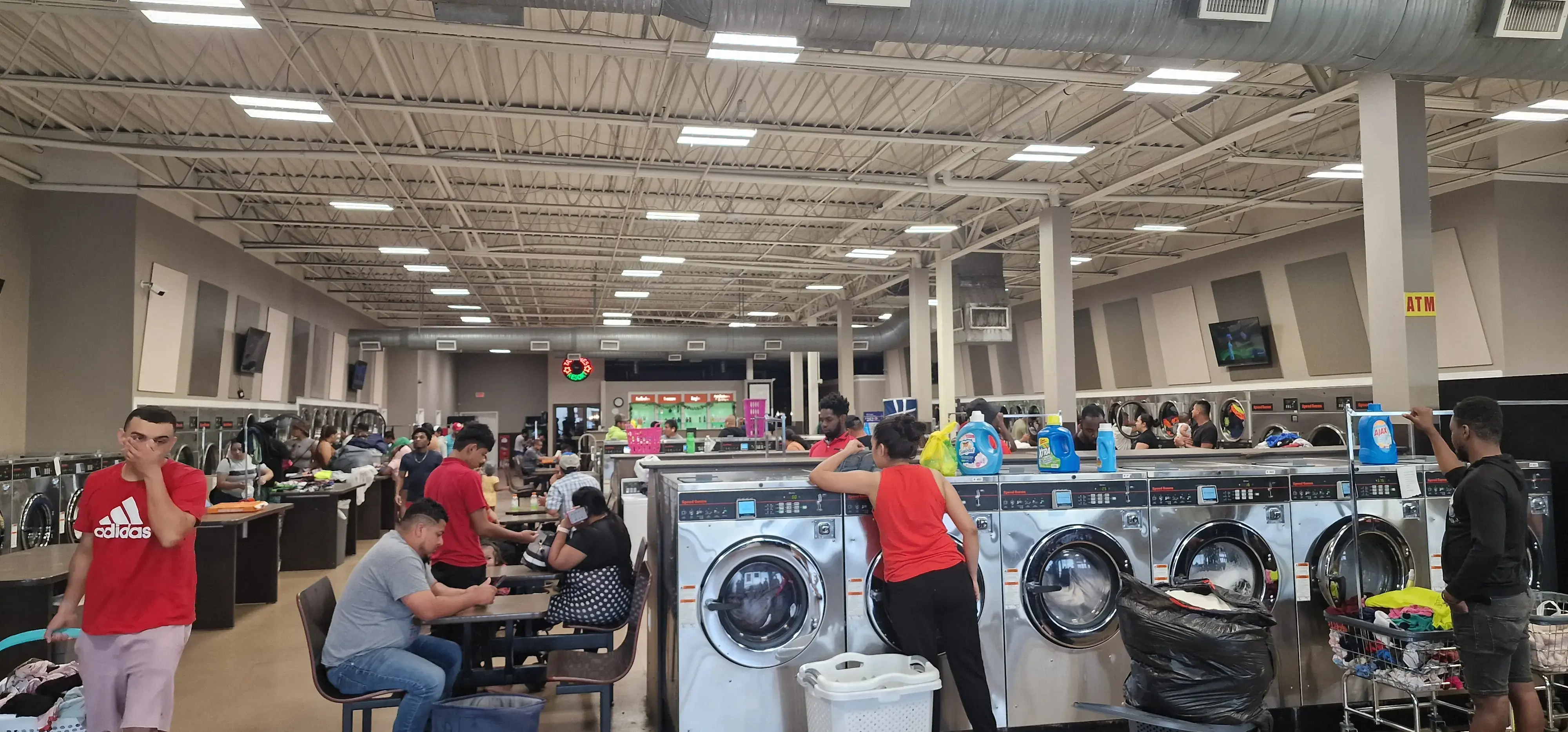 Laundry & Tan Connection - Image 15