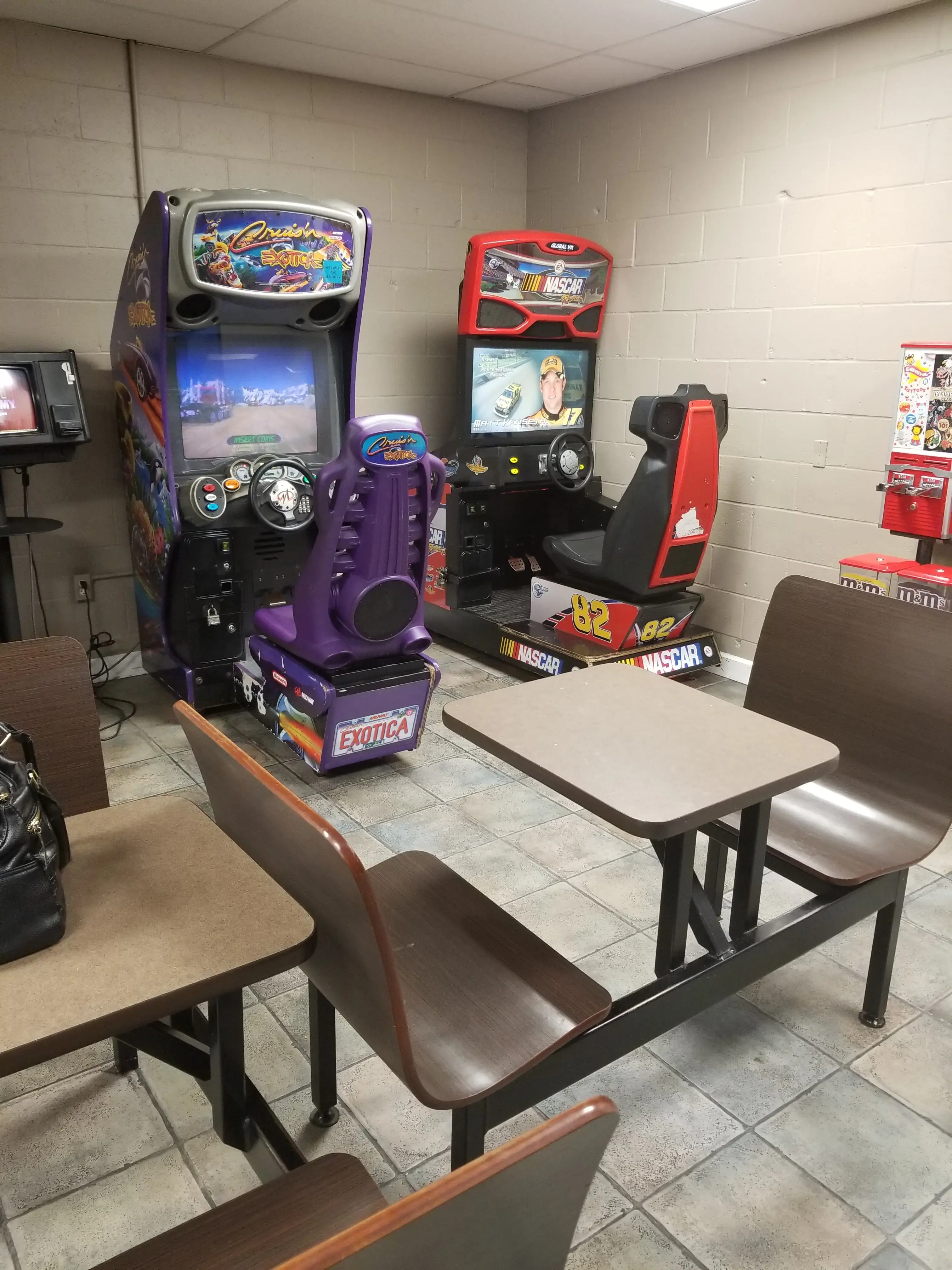 Laundry & Tan Connection - Image 11