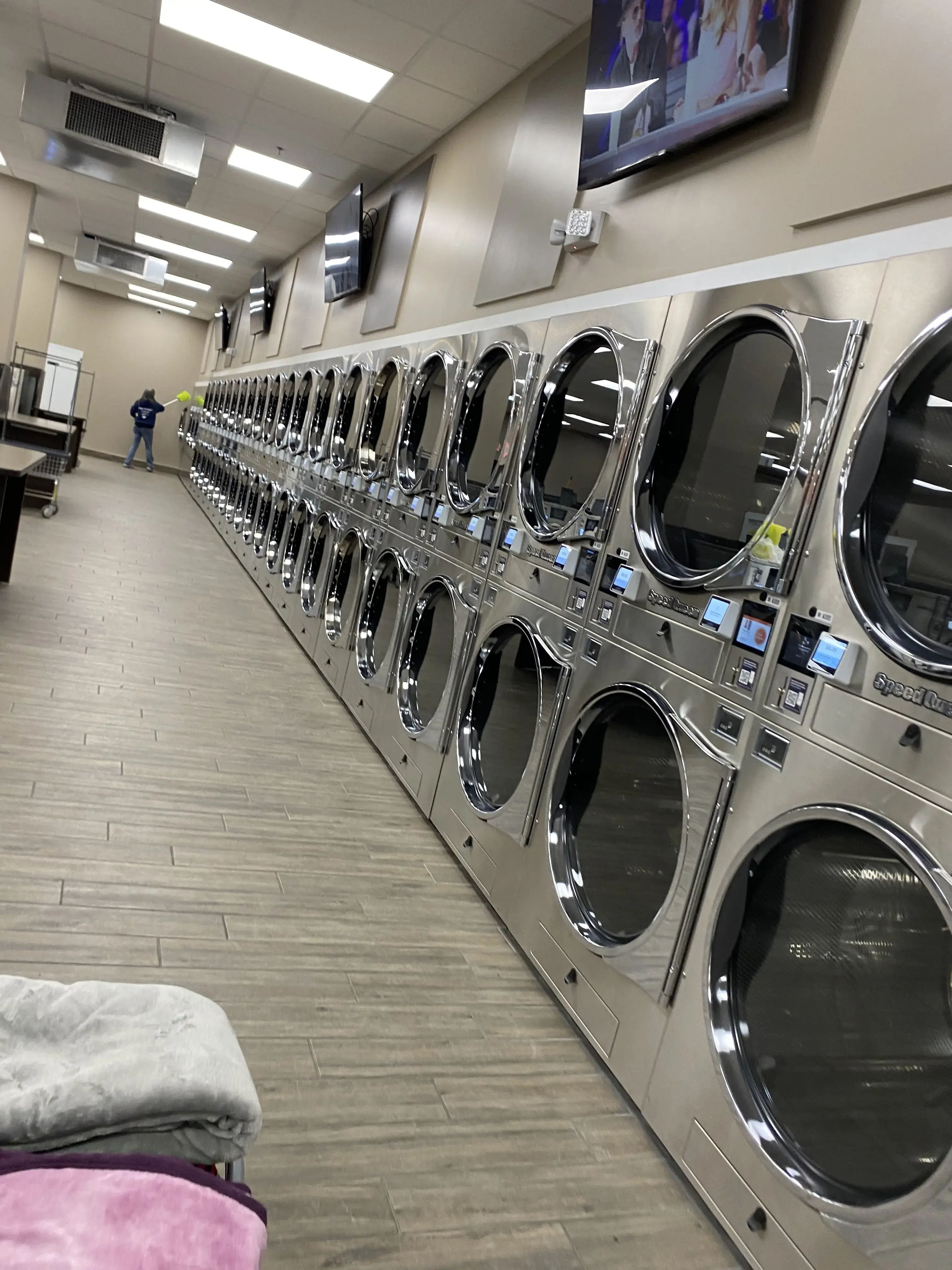 Laundry & Tan Connection - Image 3