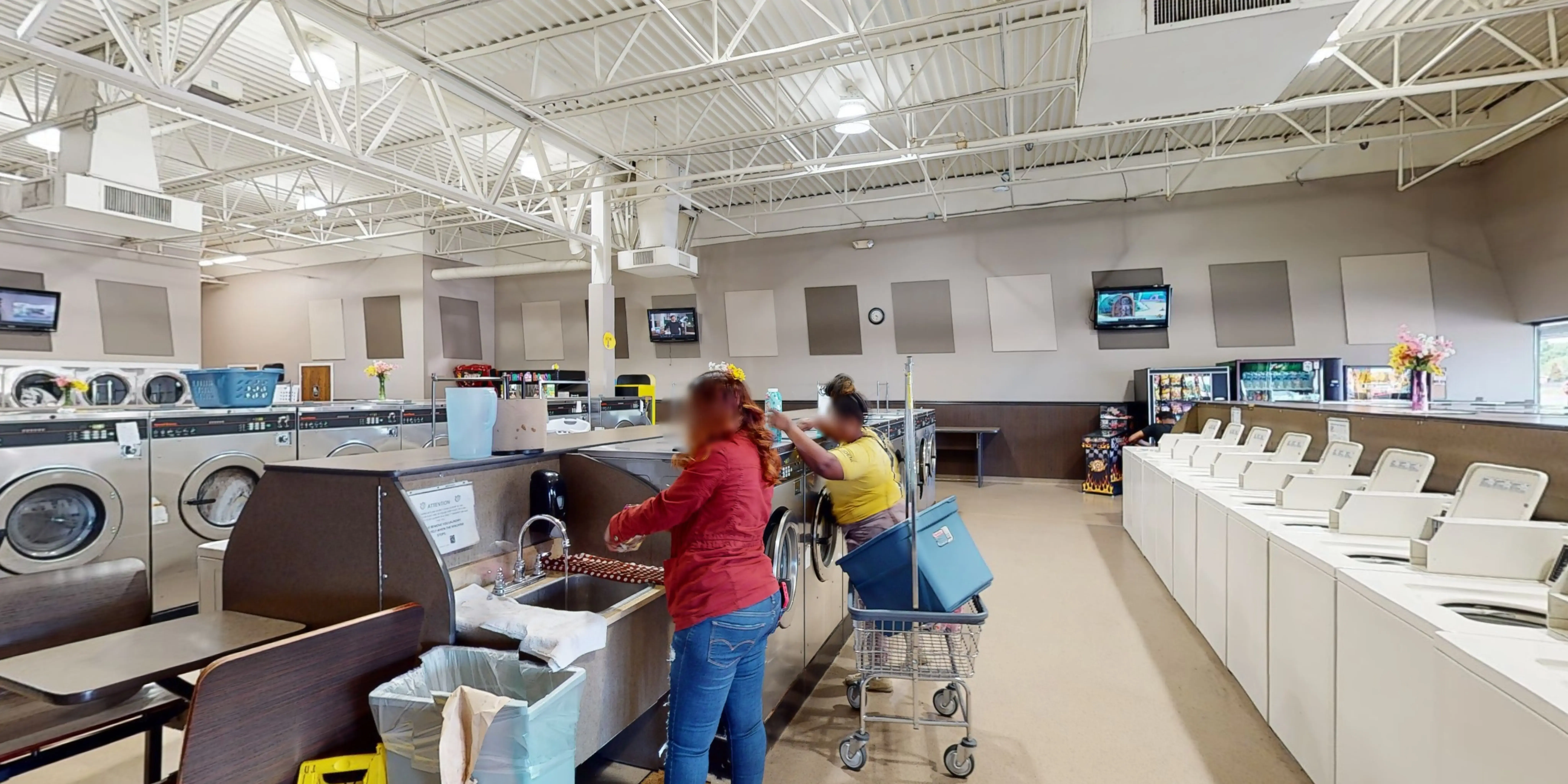 Laundry & Tan Connection - Image 1