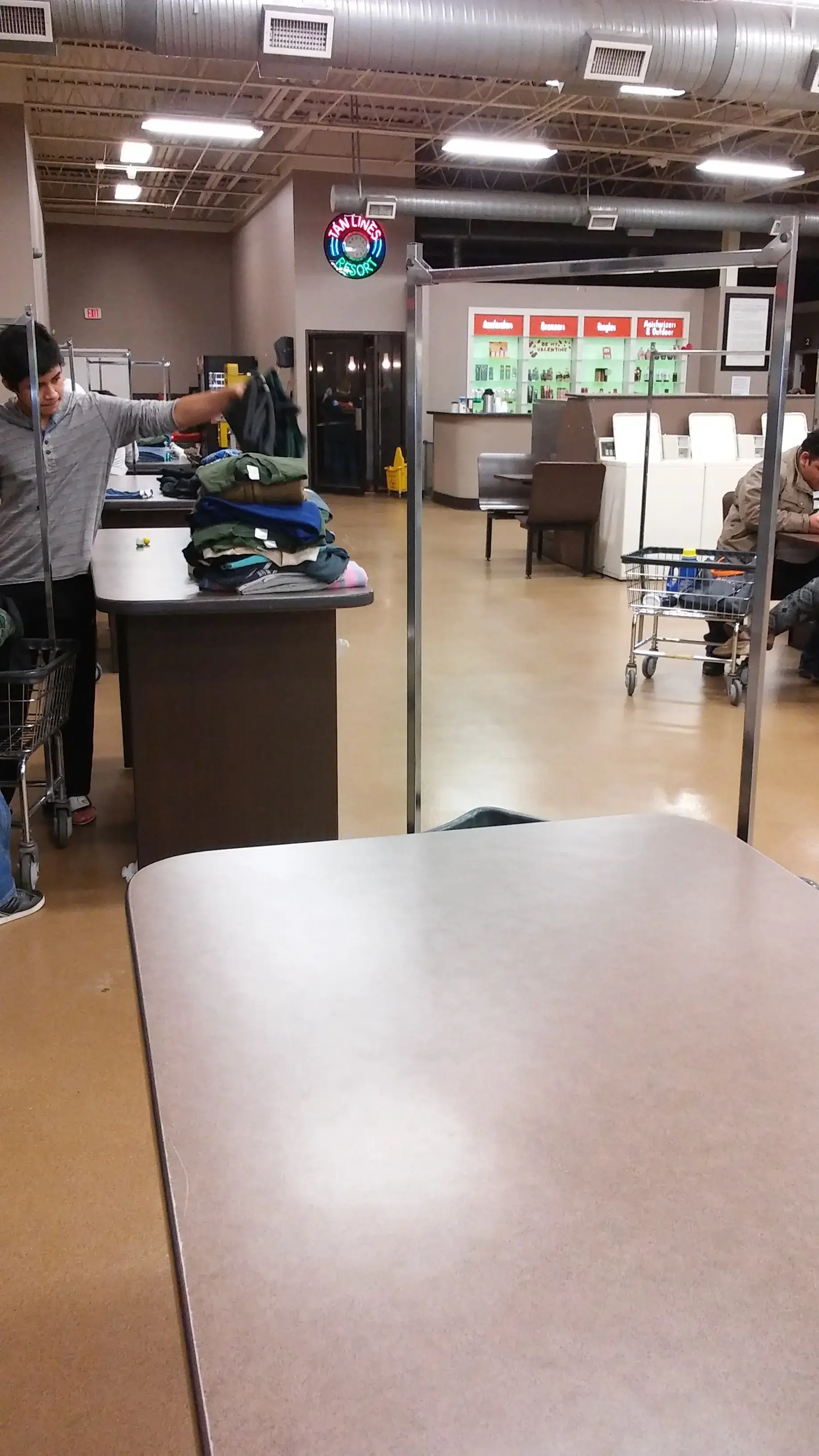 Laundry & Tan Connection thumbnail 16